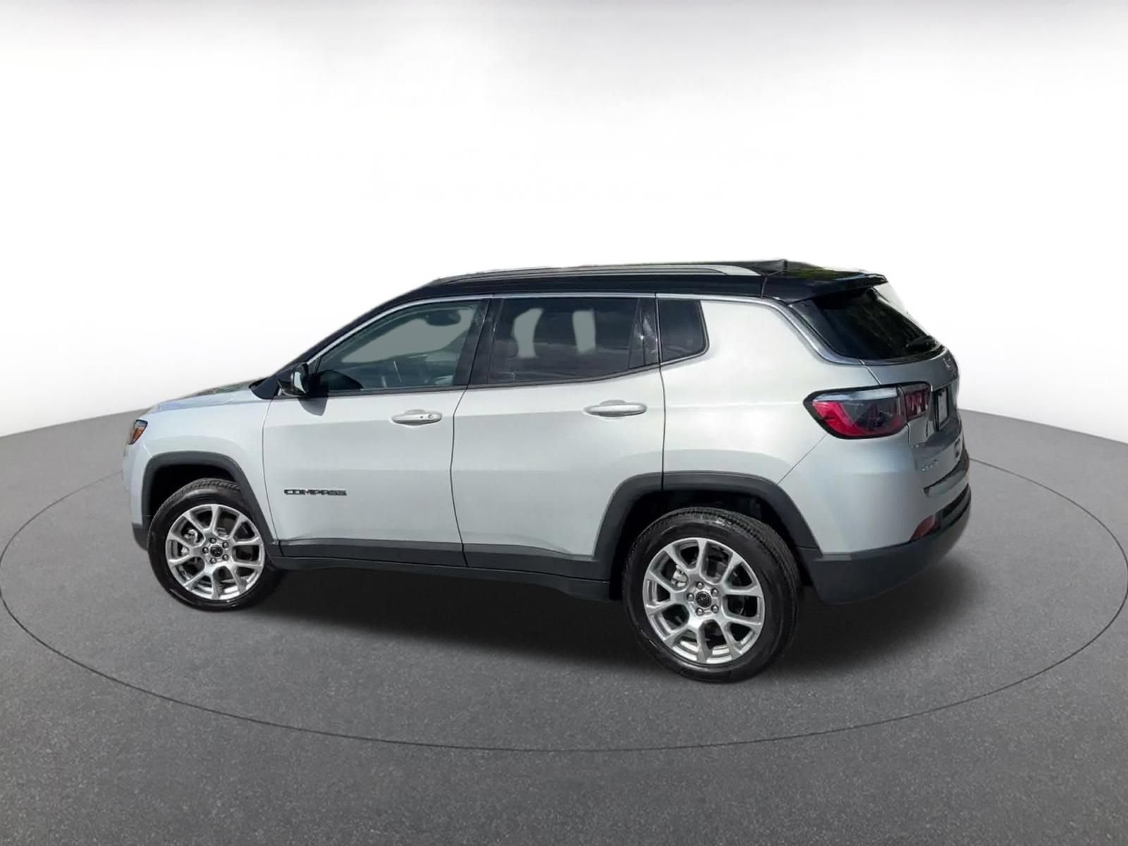 Thumbnail: 2025 Jeep Compass - 9