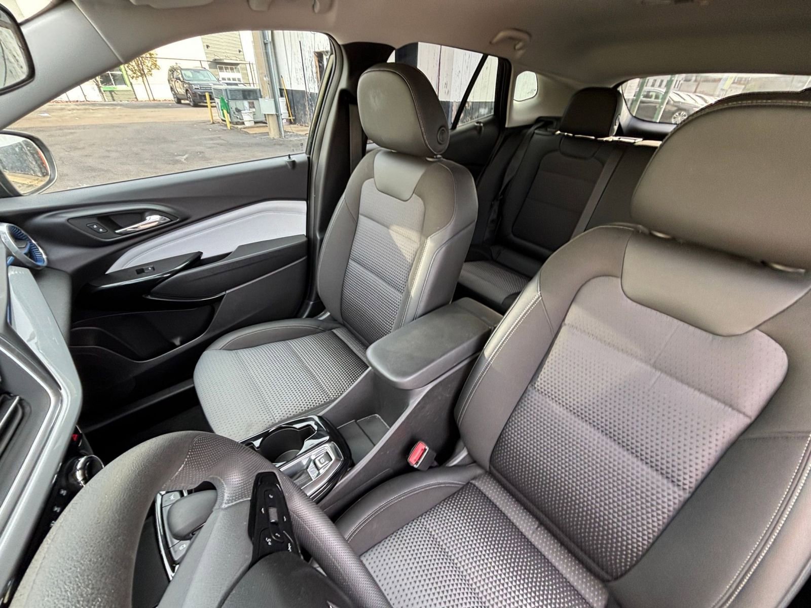 Thumbnail: 2025 Chevrolet Trax - 34