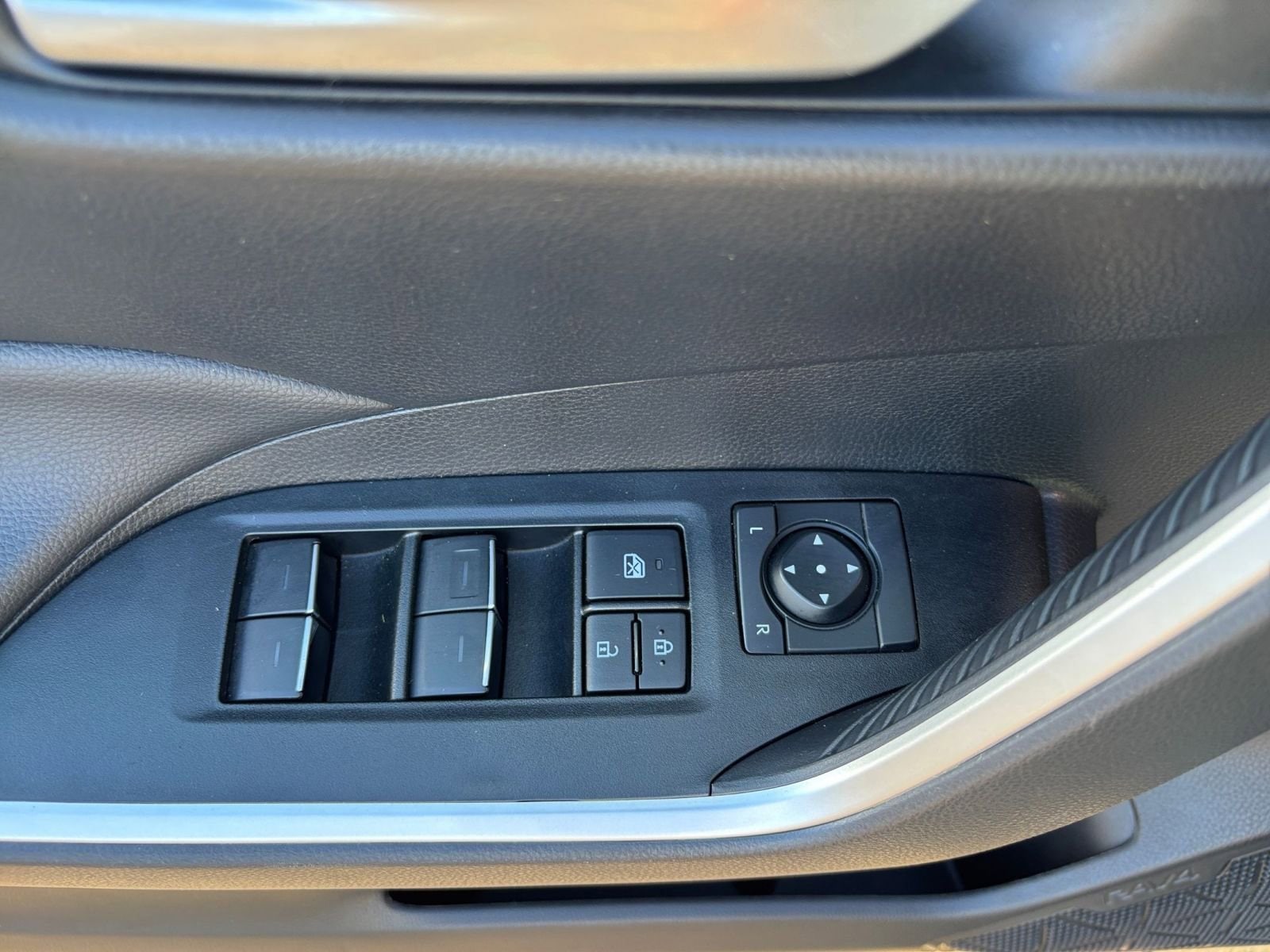 Thumbnail: 2025 Toyota RAV4 - 20