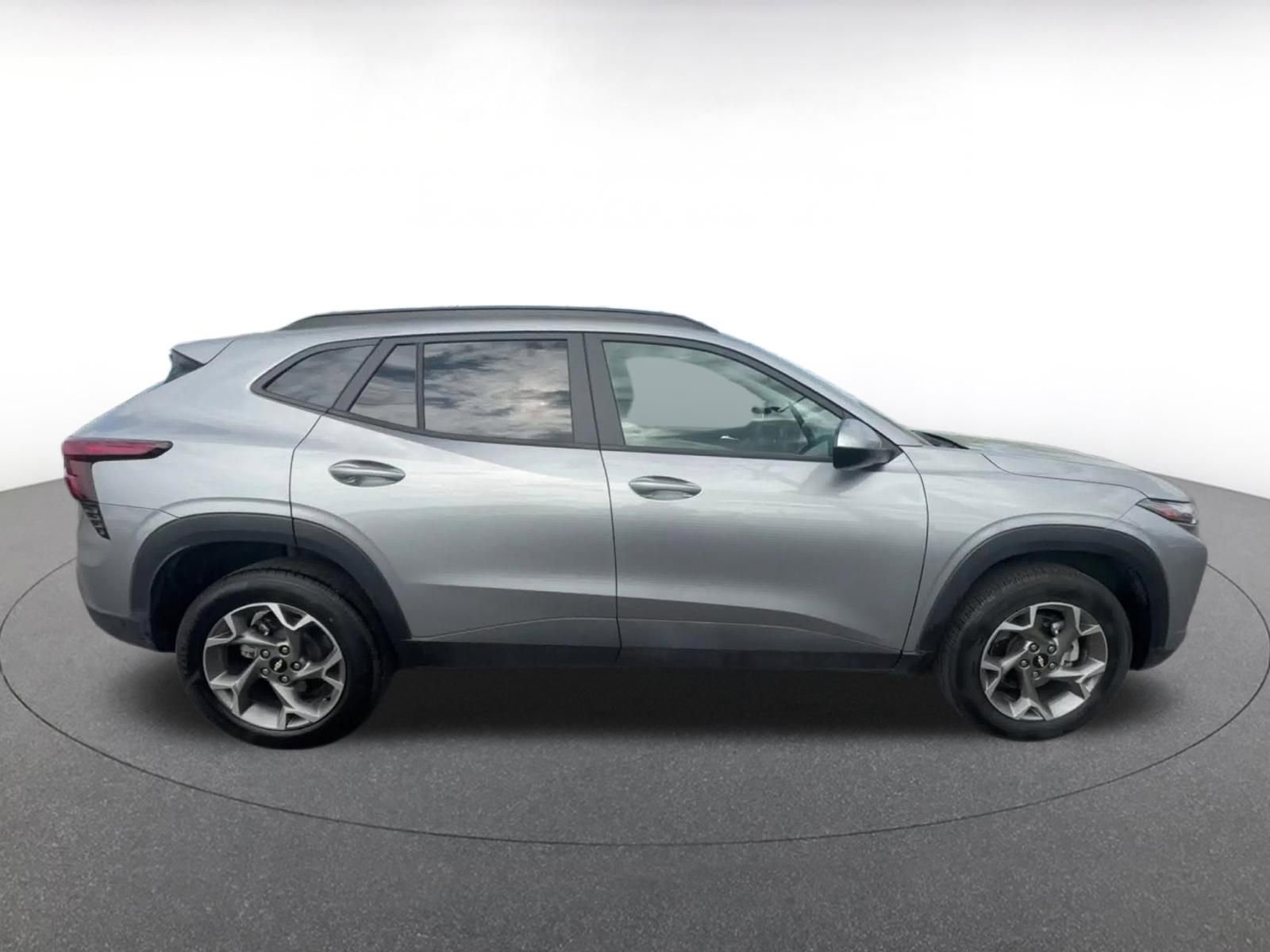 Thumbnail: 2025 Chevrolet Trax - 16