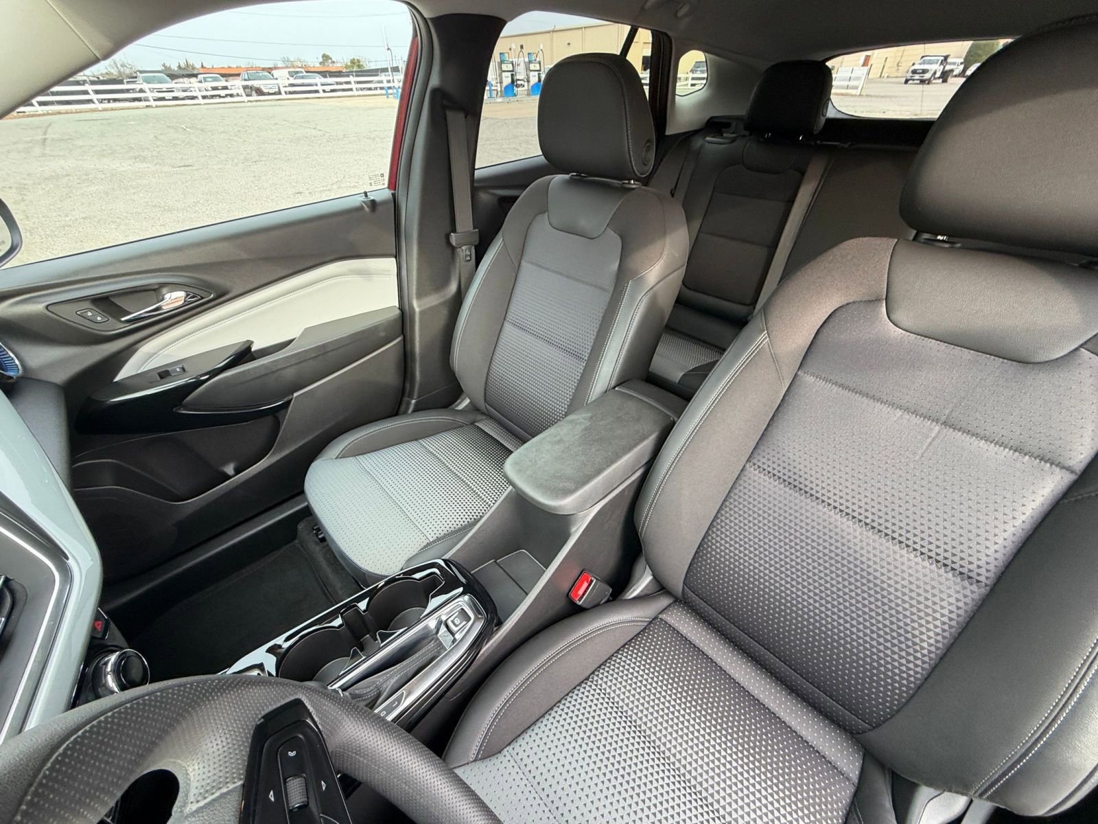 Thumbnail: 2025 Chevrolet Trax - 34