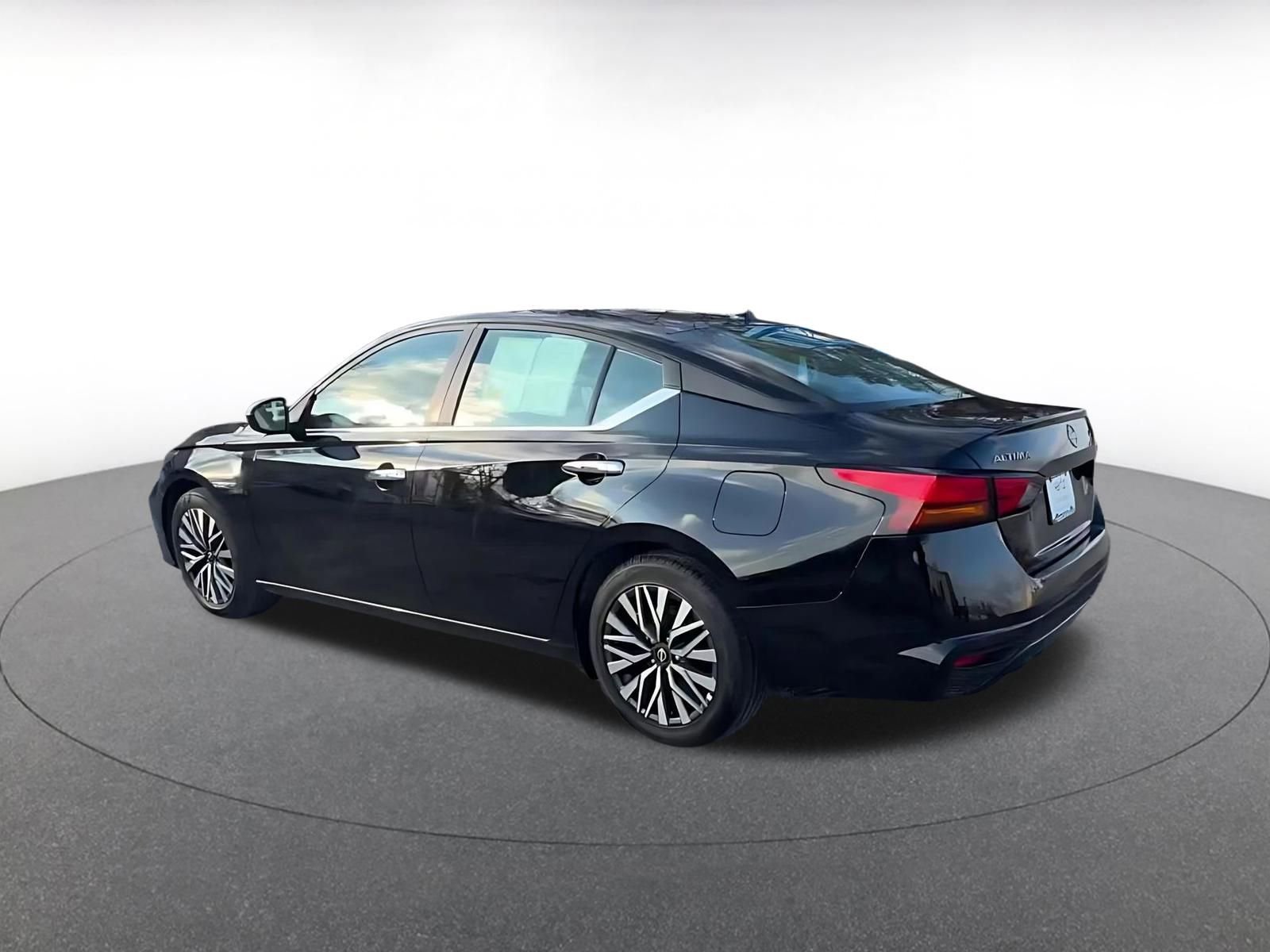 Thumbnail: 2025 Nissan Altima - 10