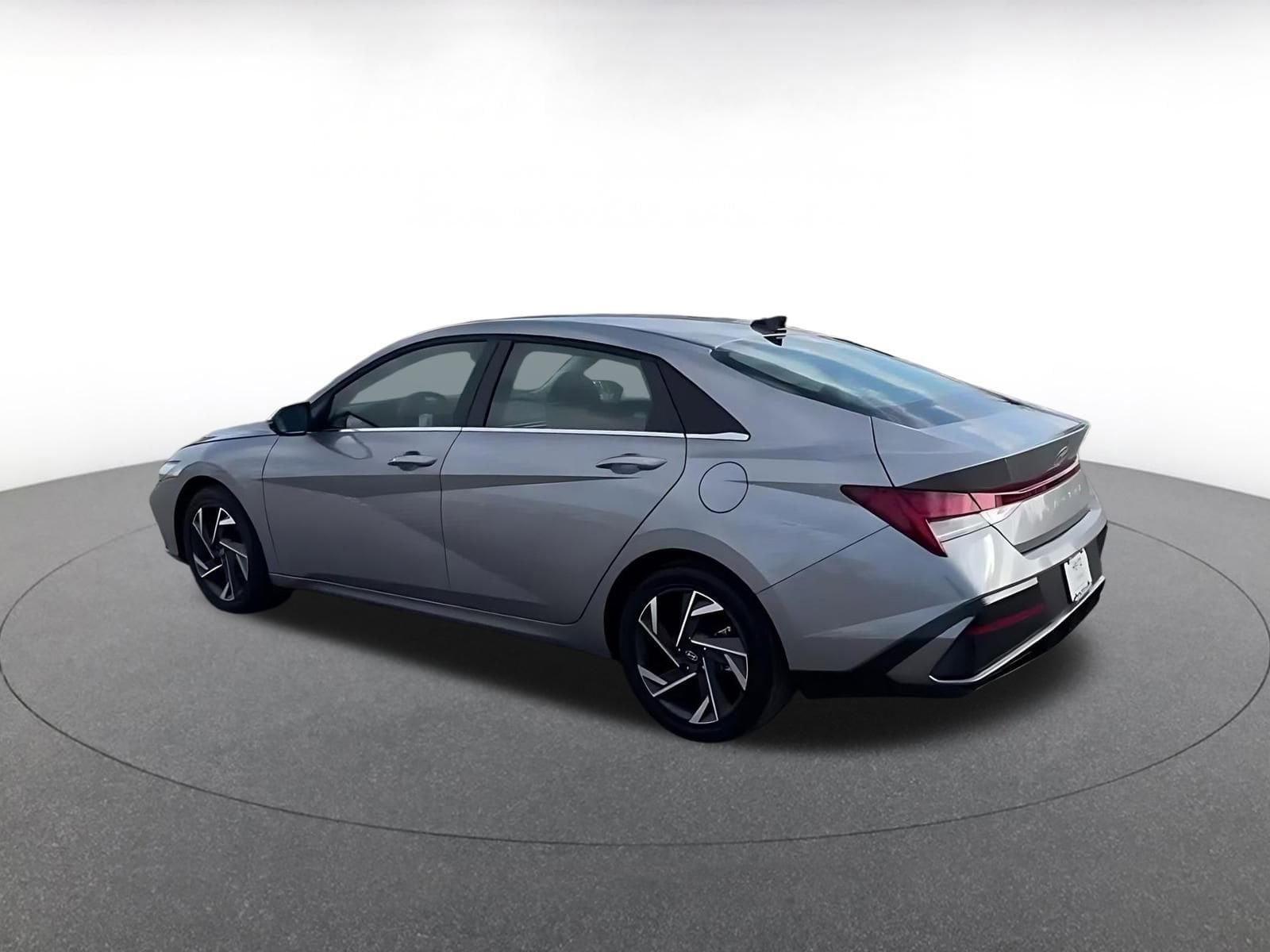 Thumbnail: 2025 Hyundai Elantra - 10