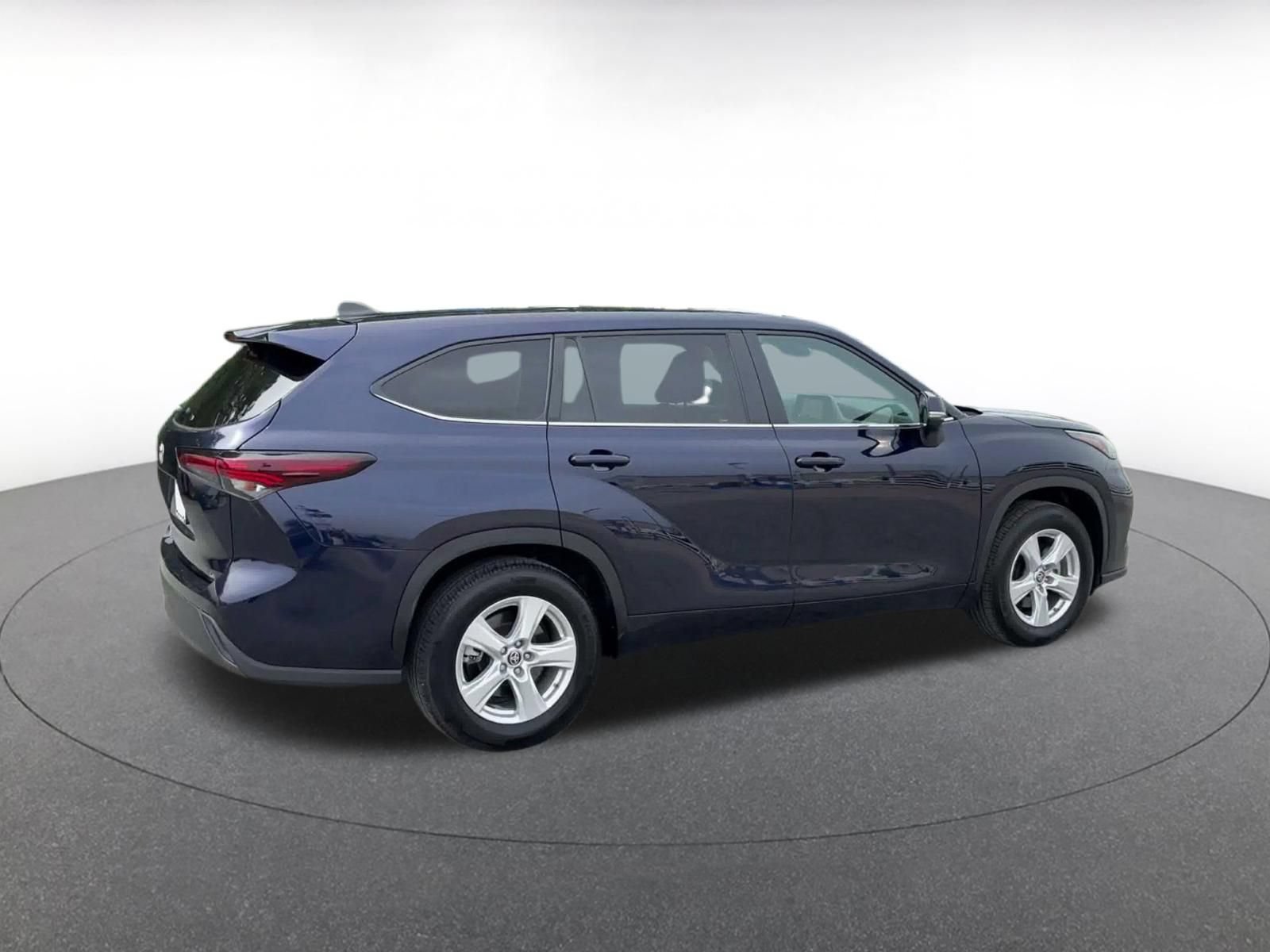 Thumbnail: 2025 Toyota Highlander - 13