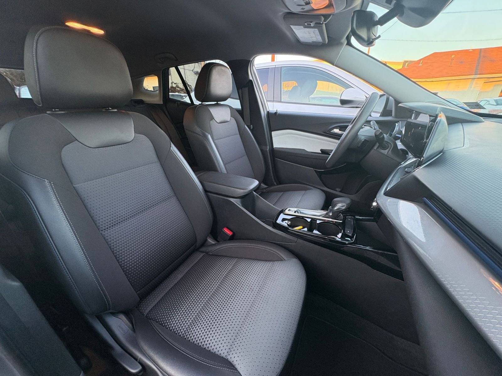 Thumbnail: 2025 Chevrolet Trax - 34