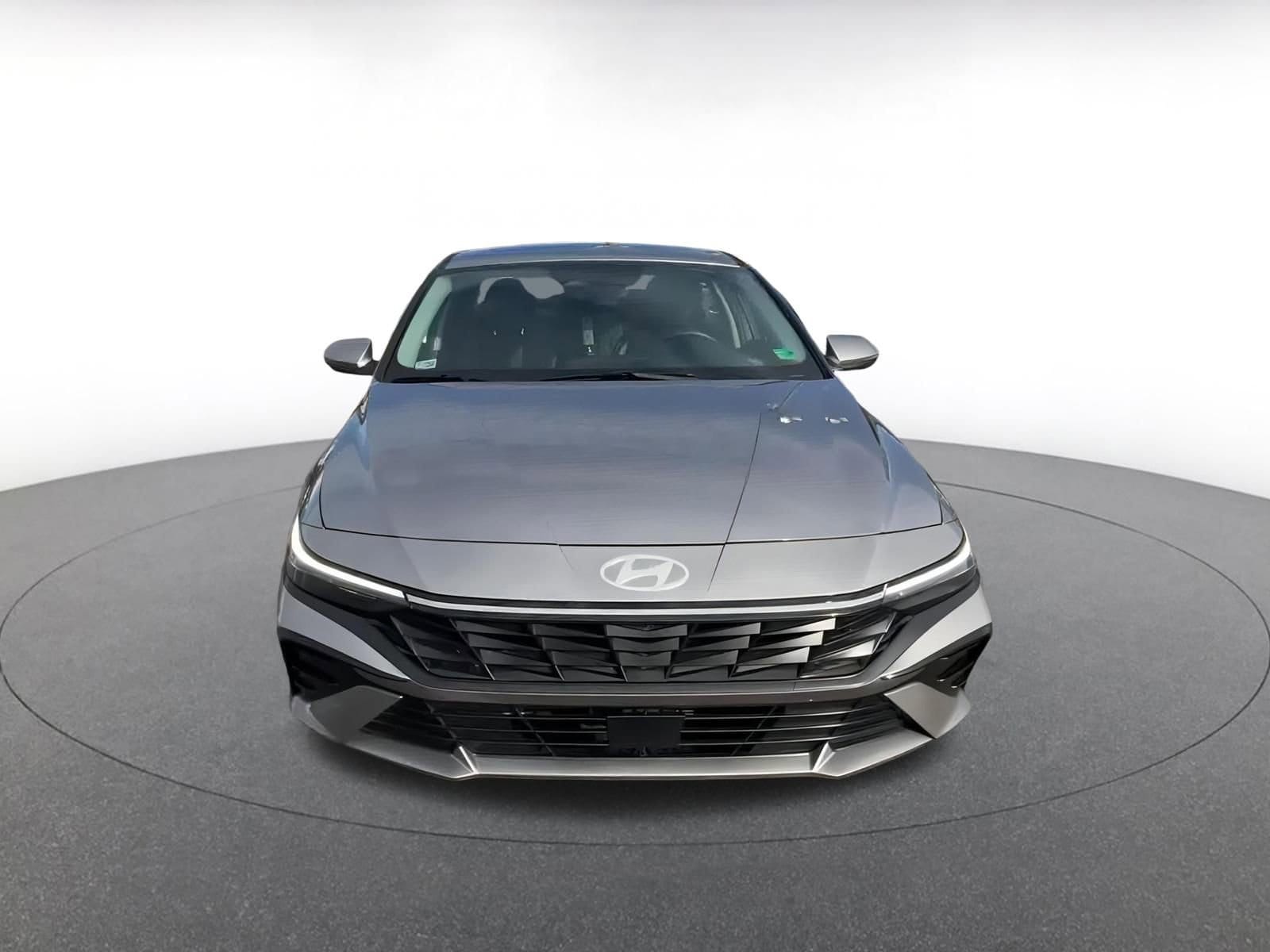 Thumbnail: 2025 Hyundai Elantra - 4