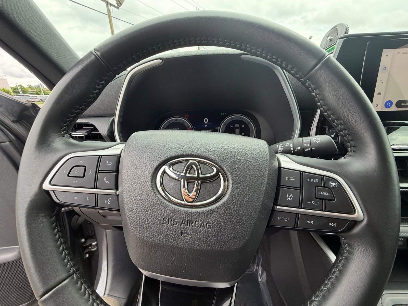 Thumbnail: 2025 Toyota Highlander - 31
