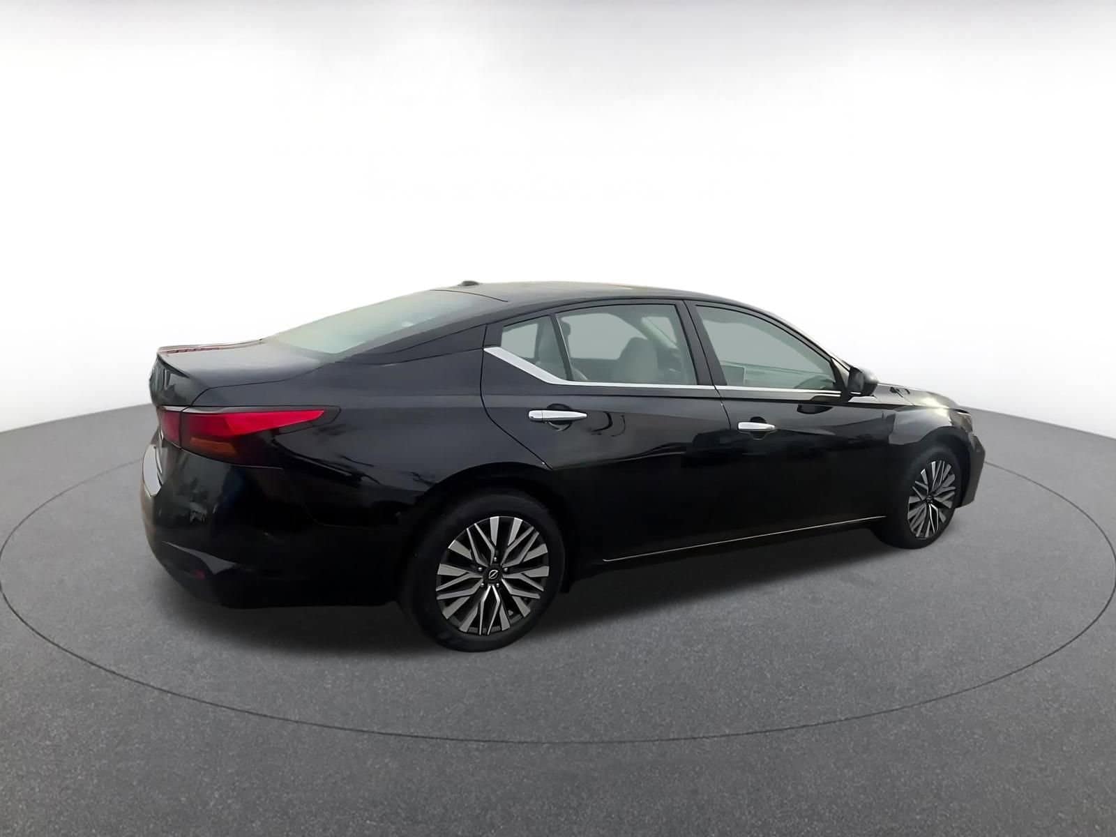 Thumbnail: 2025 Nissan Altima - 15