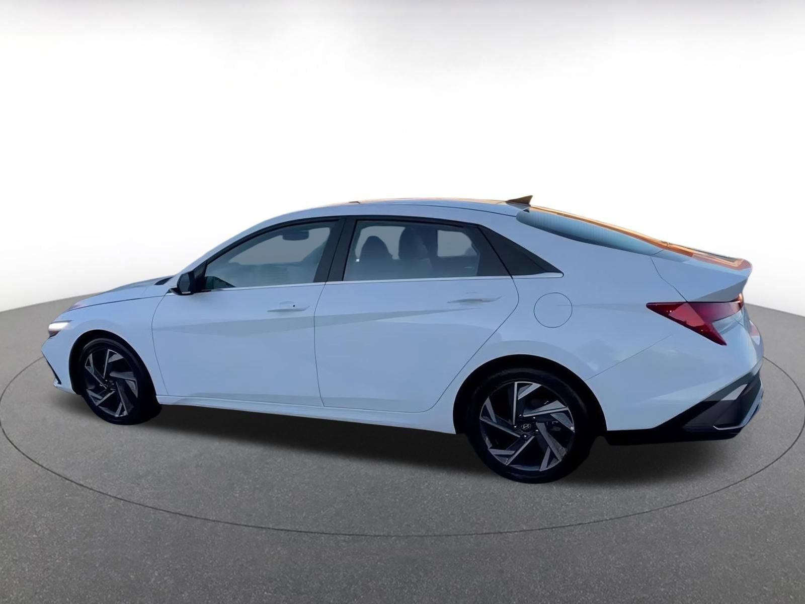 Thumbnail: 2025 Hyundai Elantra - 10