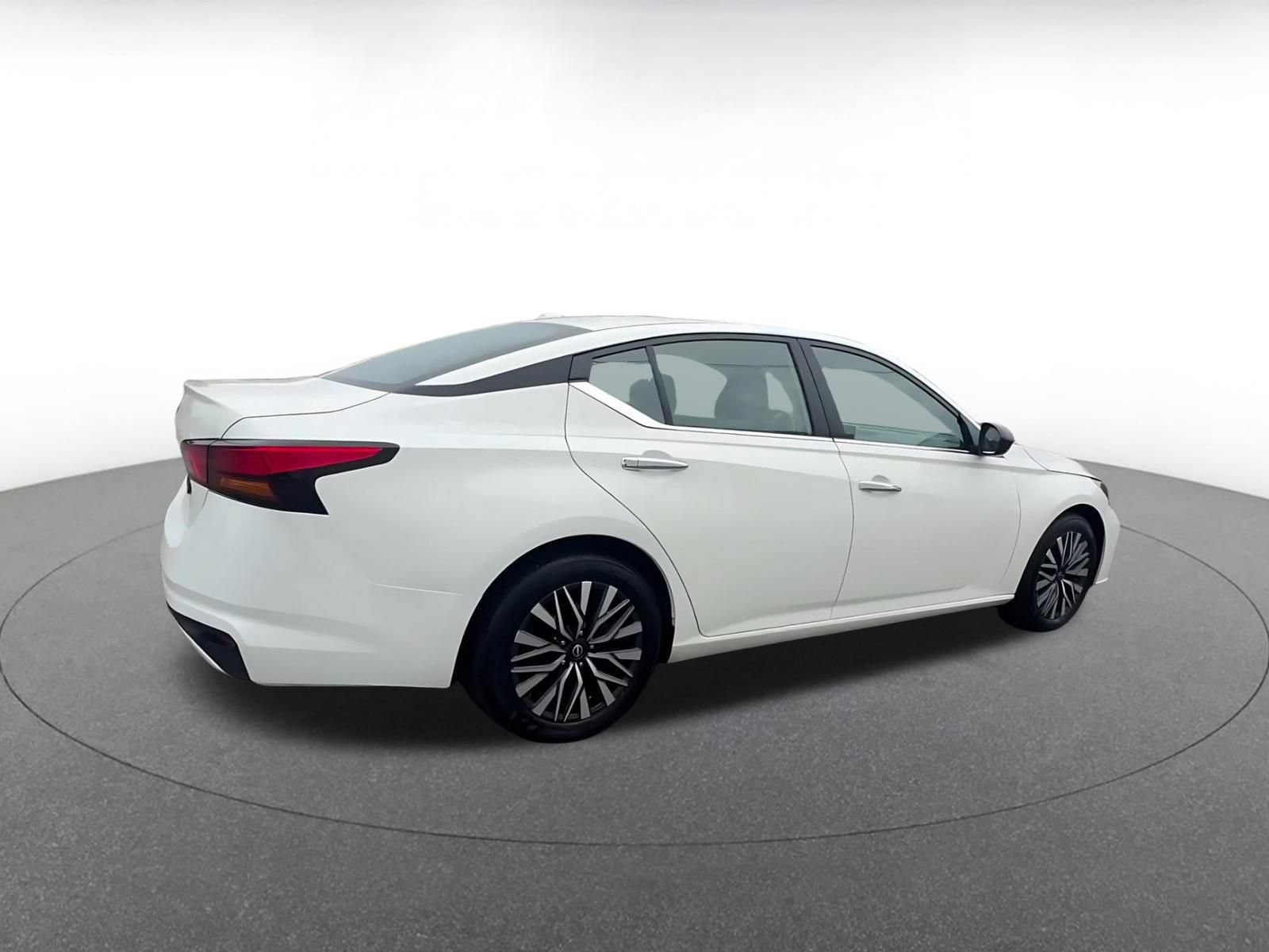 Thumbnail: 2025 Nissan Altima - 15