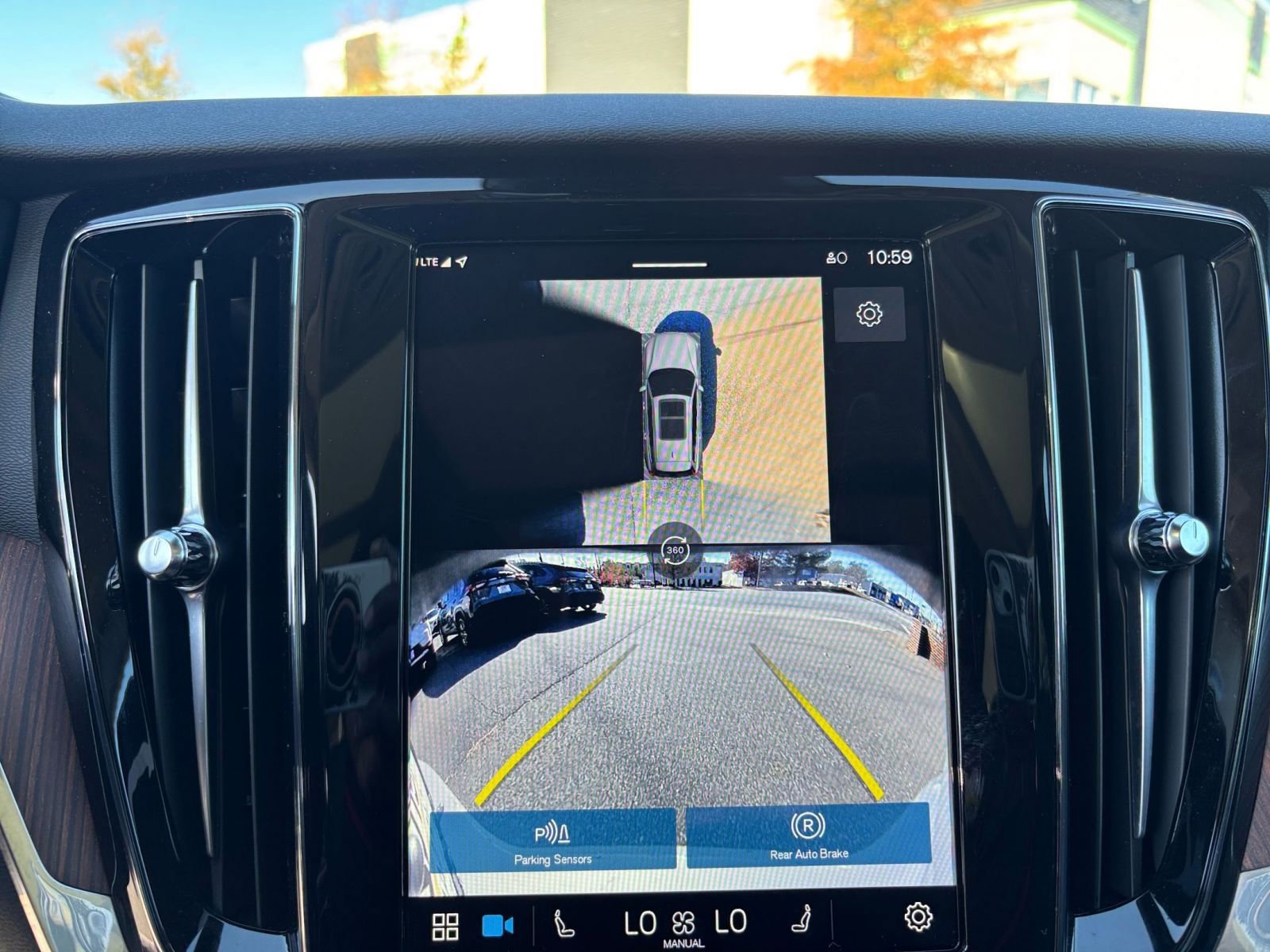 Thumbnail: 2025 Volvo S60 - 17