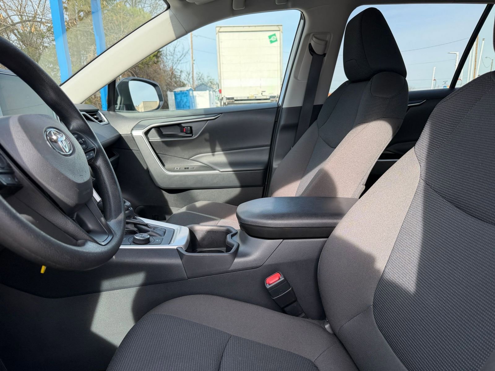 Thumbnail: 2025 Toyota RAV4 - 25