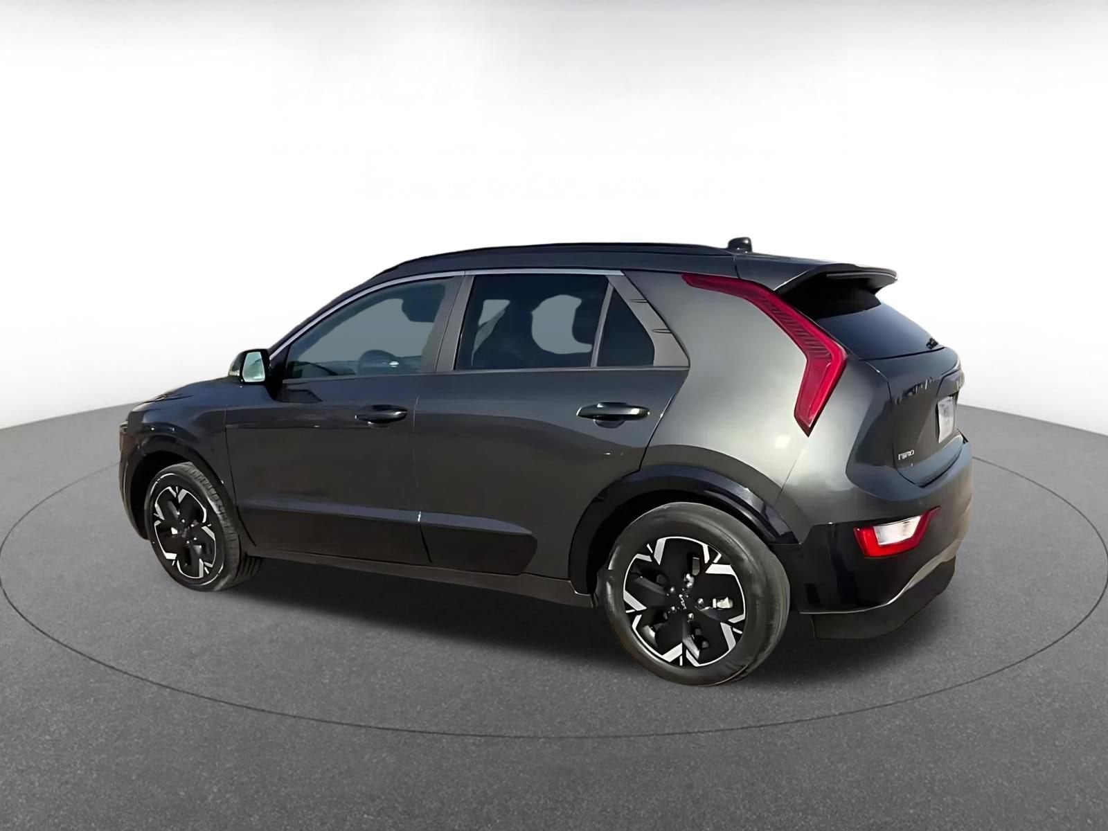 Thumbnail: 2023 Kia Niro - 8