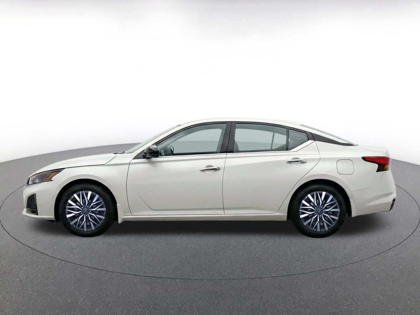 Thumbnail: 2025 Nissan Altima - 4