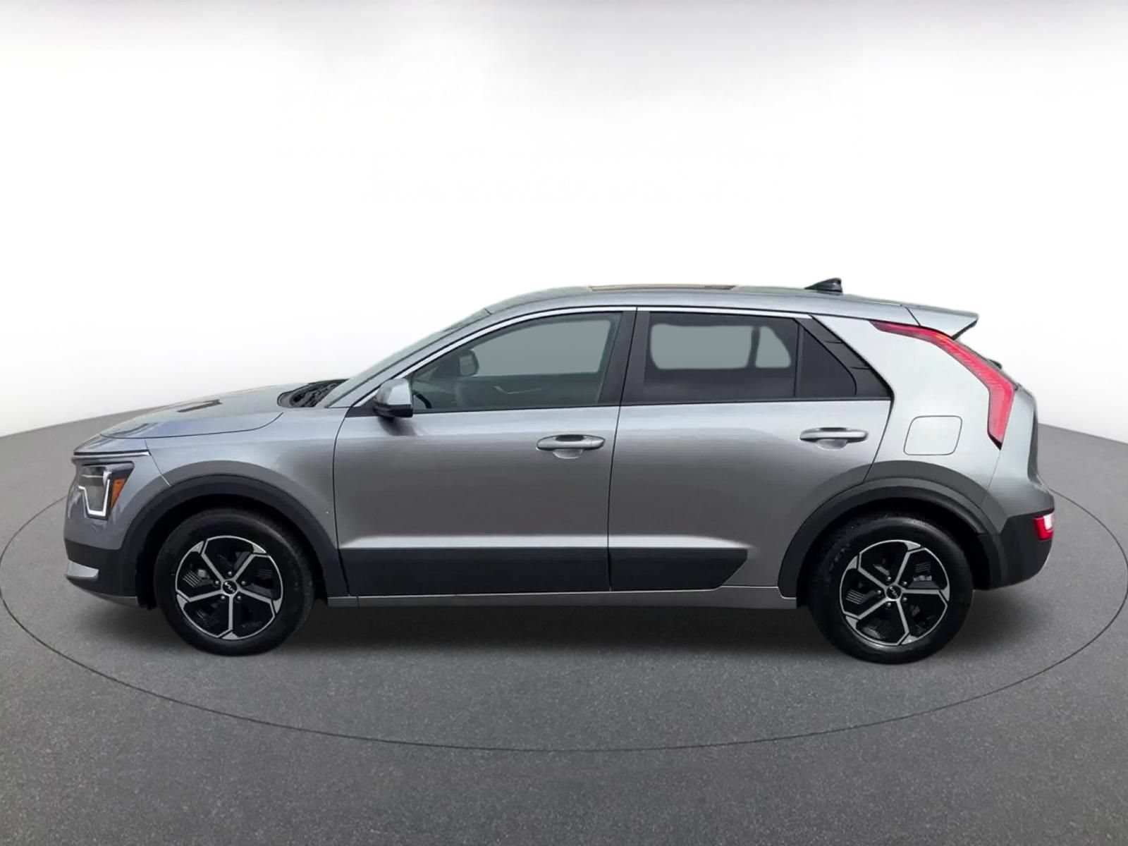 Thumbnail: 2026 Kia Niro - 9