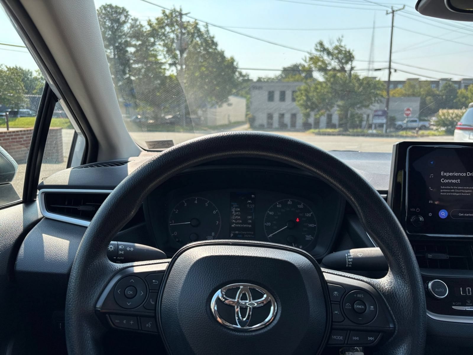 Thumbnail: 2025 Toyota Corolla - 31
