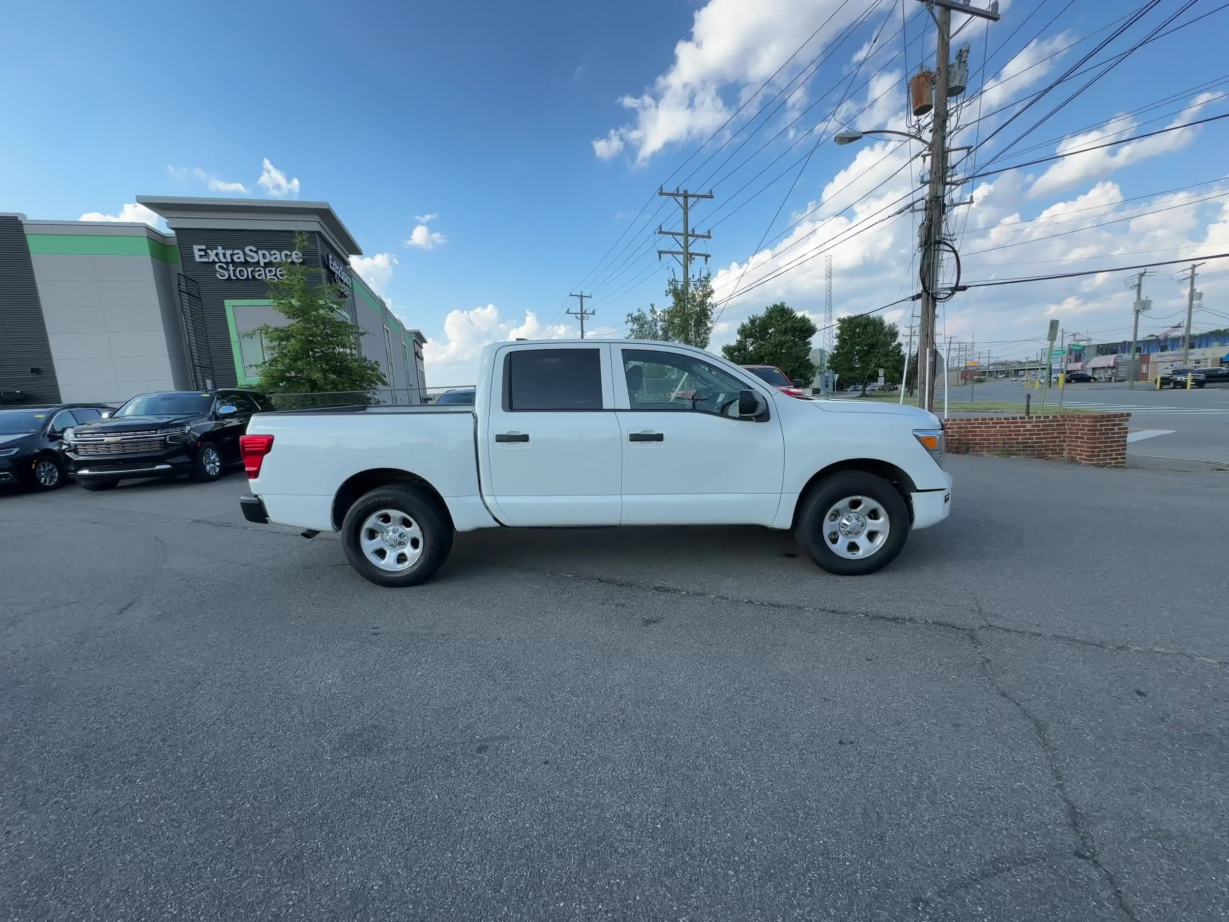 2023 Nissan Titan S 16