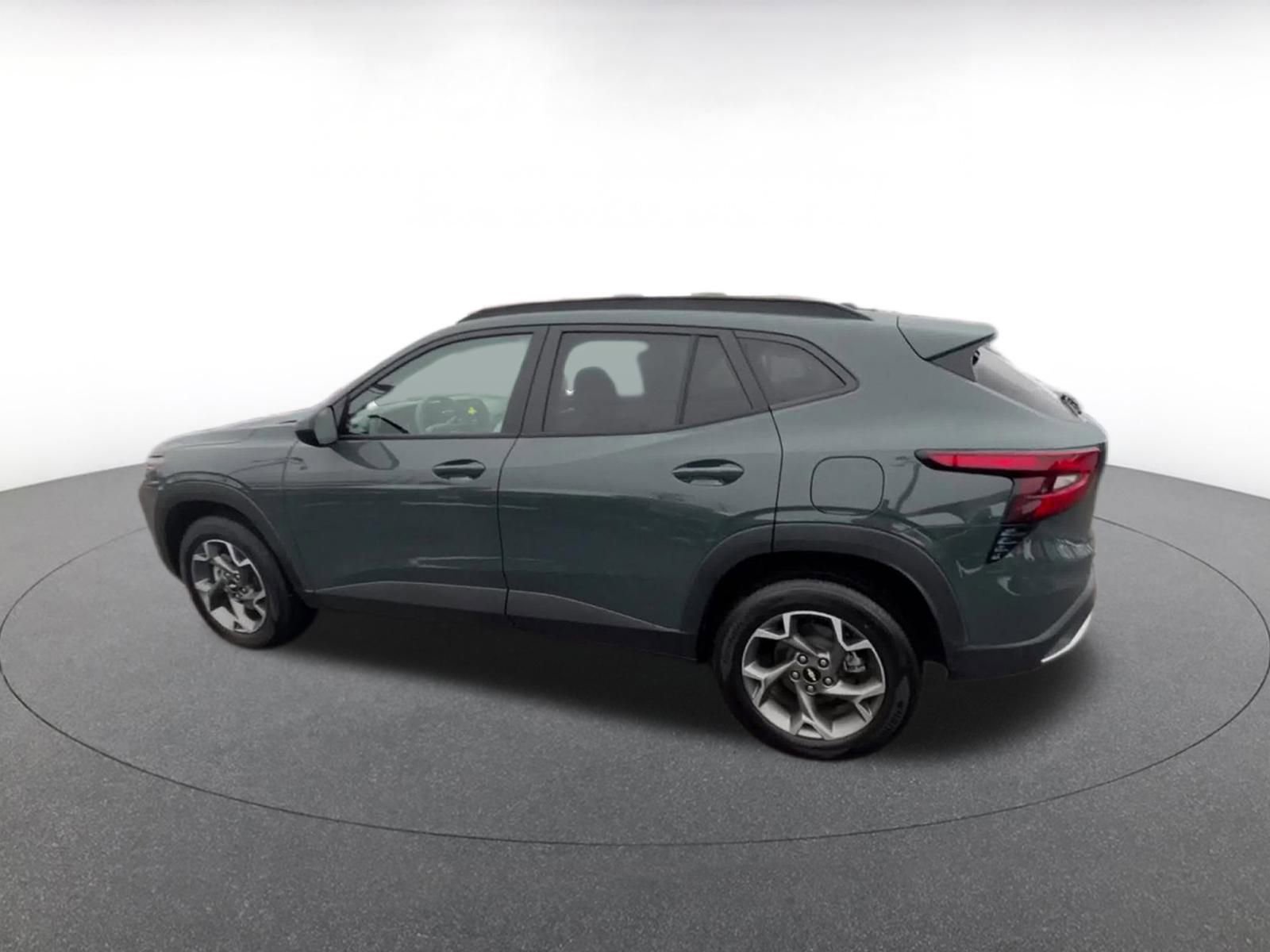 Thumbnail: 2025 Chevrolet Trax - 10