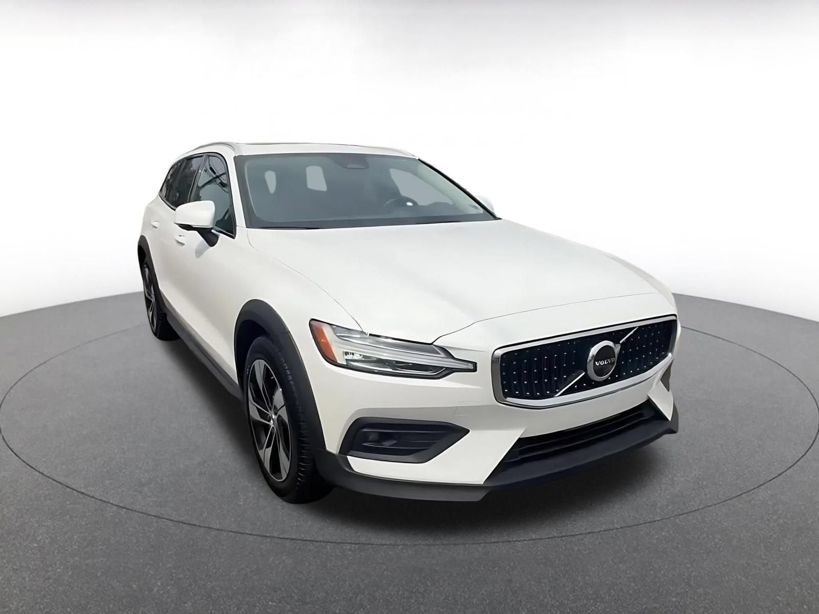 Thumbnail: 2025 Volvo S60 - 3