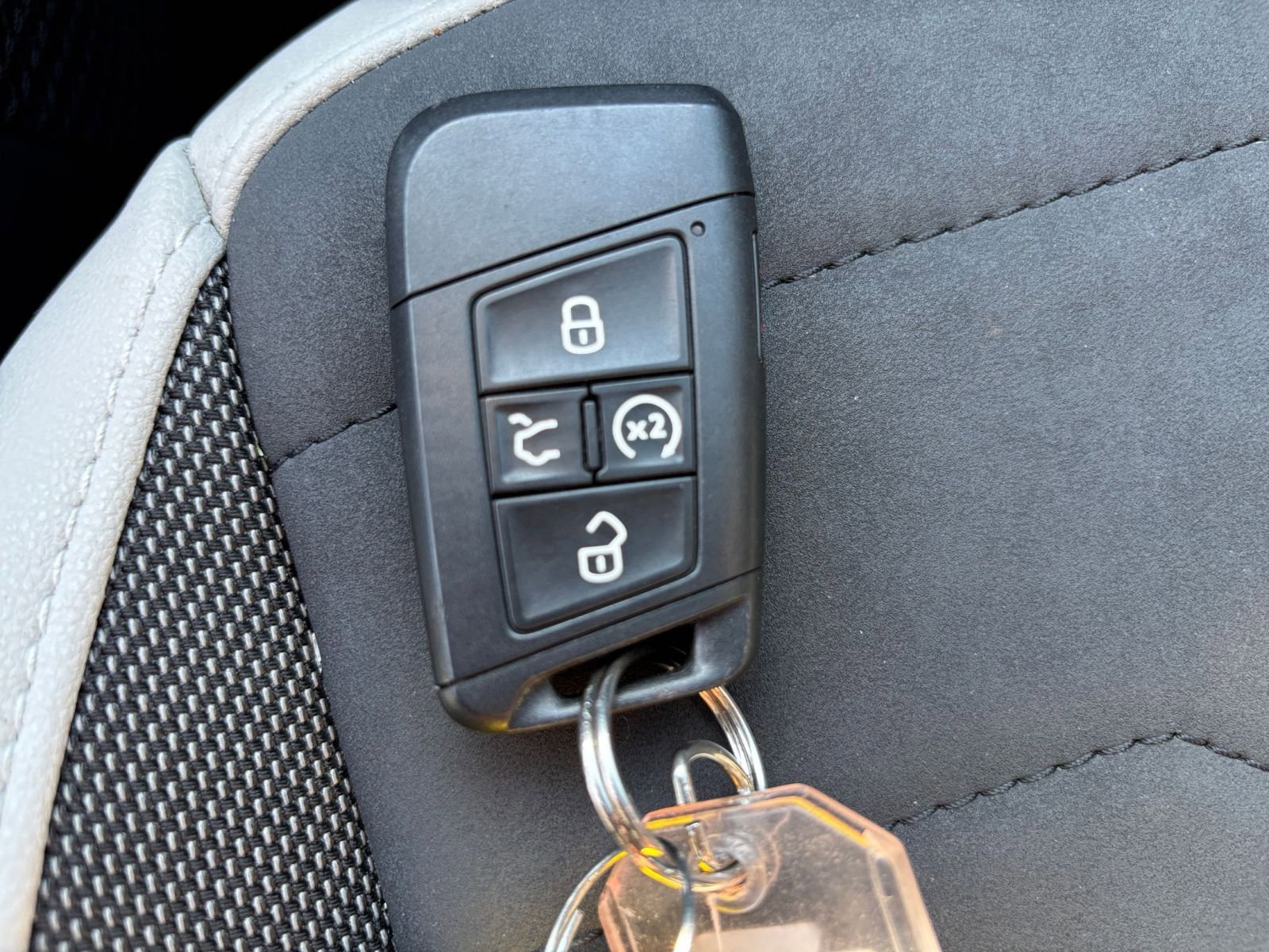 Thumbnail: 2025 Volkswagen Taos - 25