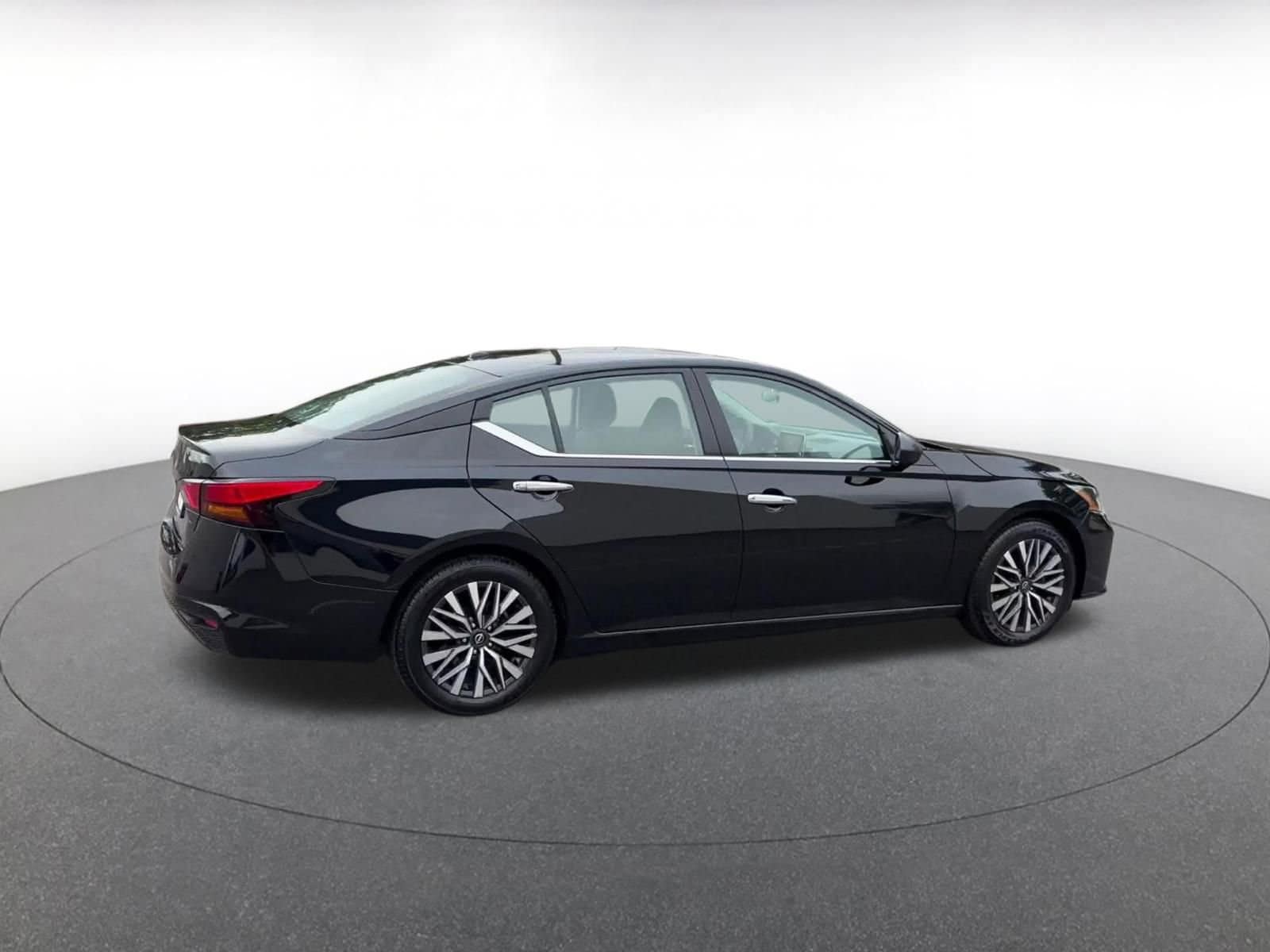 Thumbnail: 2025 Nissan Altima - 14