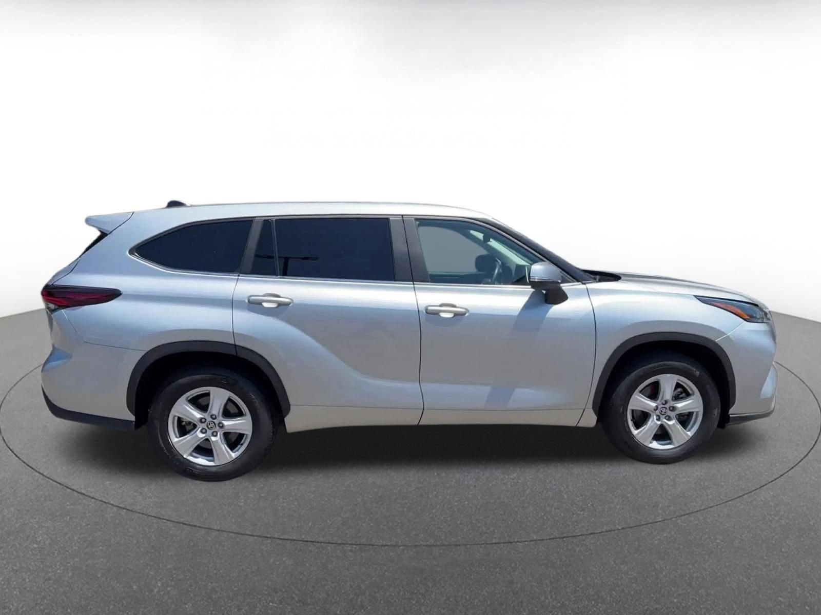 Thumbnail: 2025 Toyota Highlander - 16