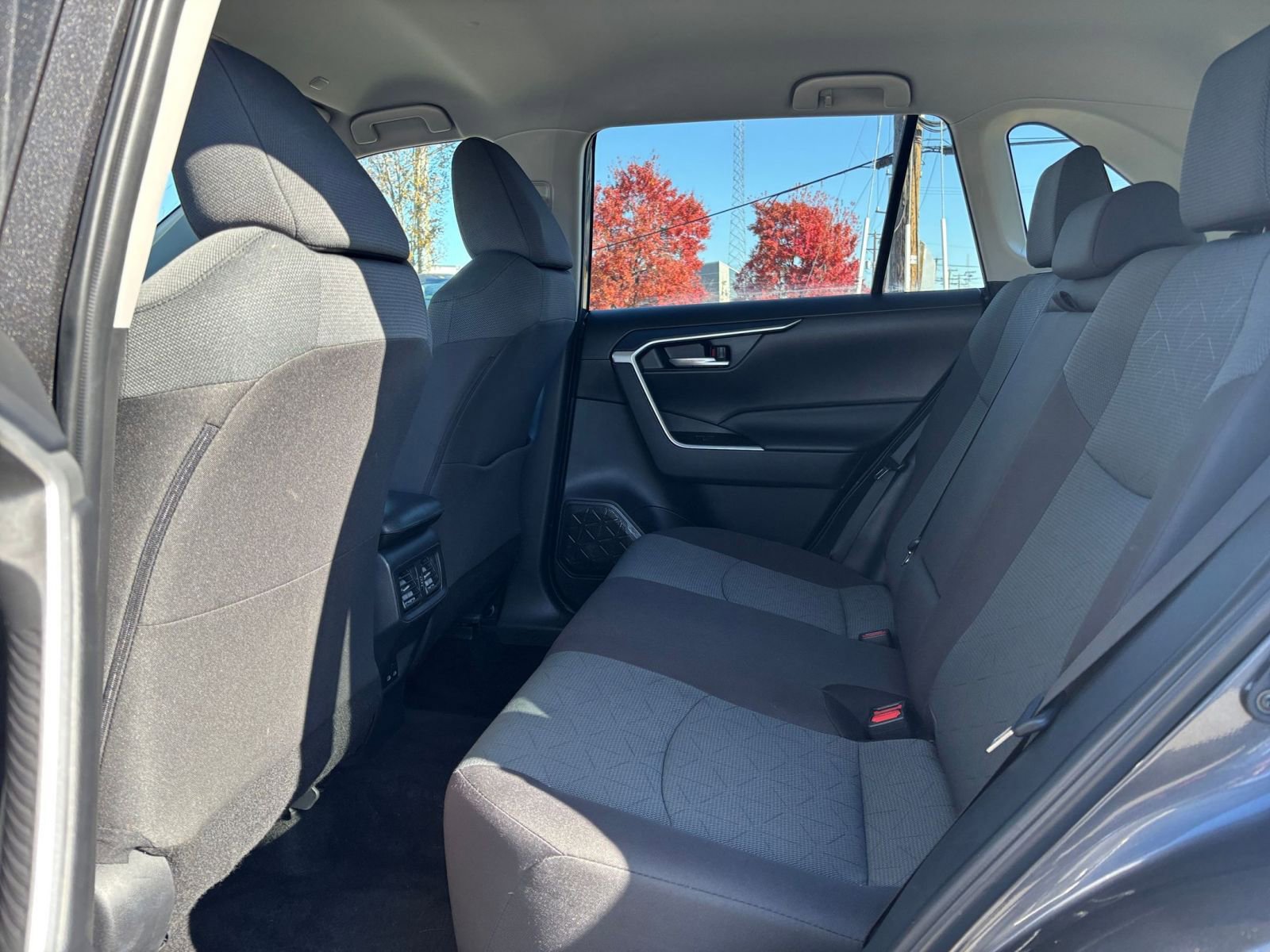 Thumbnail: 2025 Toyota RAV4 - 25