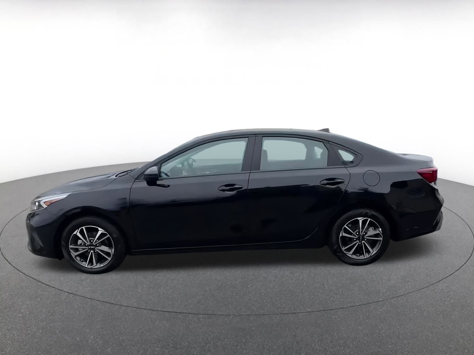 Thumbnail: 2024 Kia Forte - 9