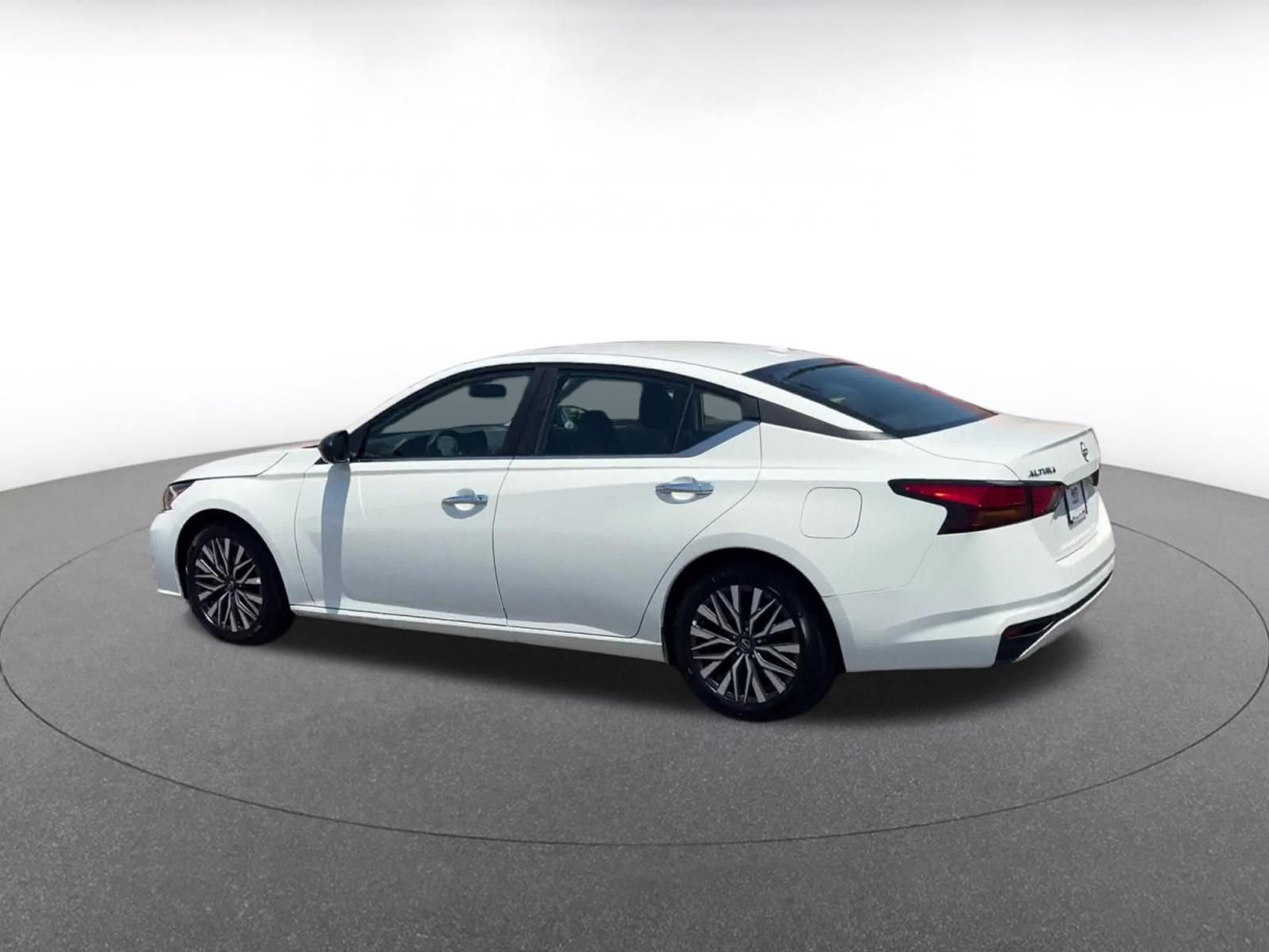 Thumbnail: 2025 Nissan Altima - 10