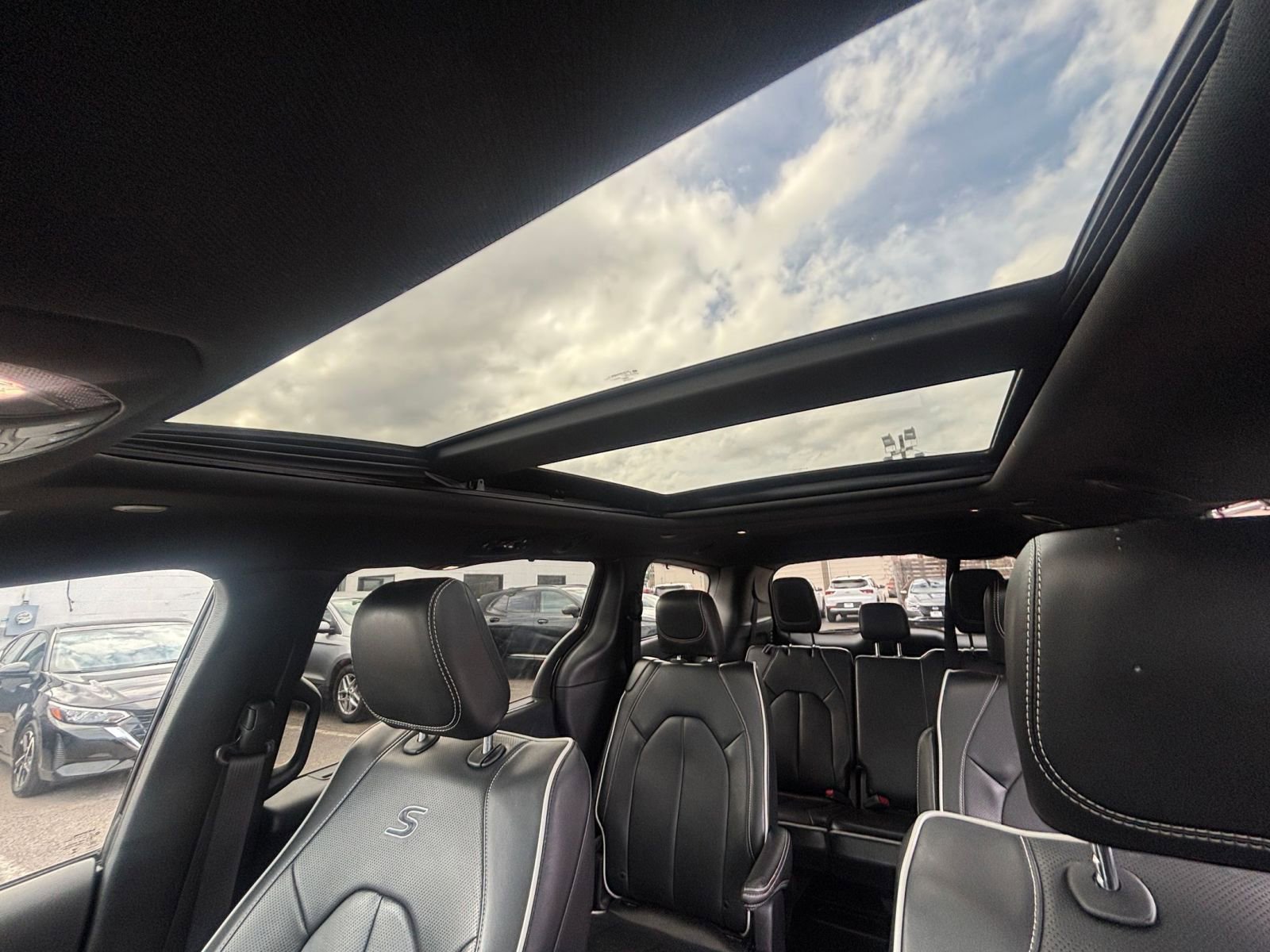 Thumbnail: 2025 Chrysler Pacifica - 32