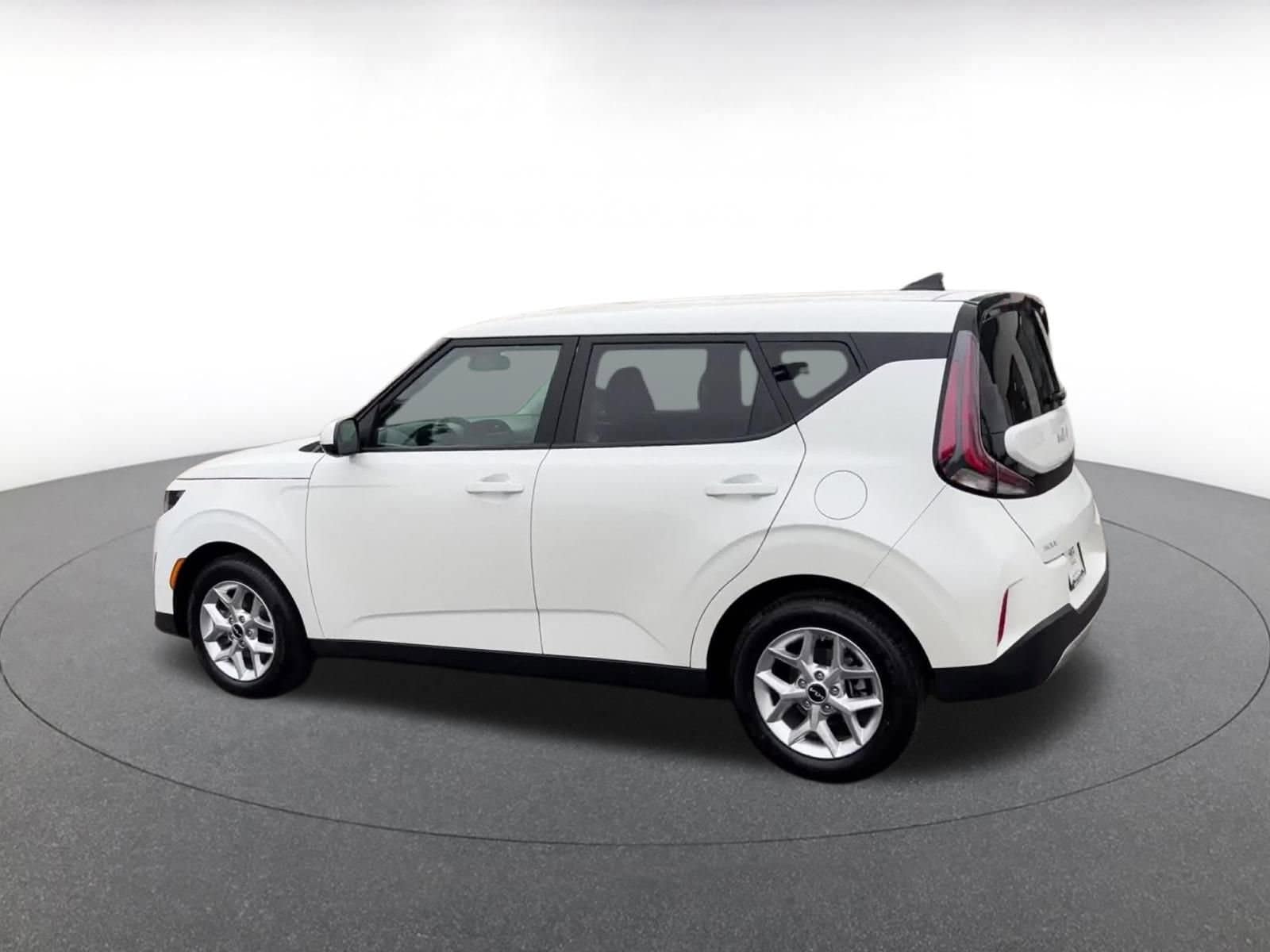 2025 Kia Soul LX - Photo 10