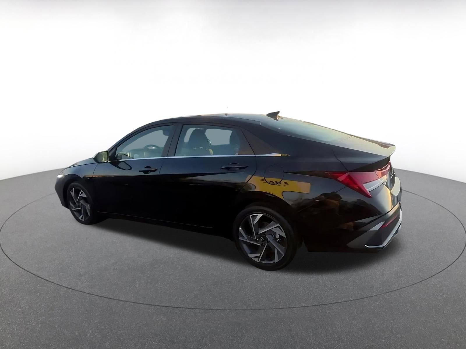 Thumbnail: 2025 Hyundai Elantra - 10