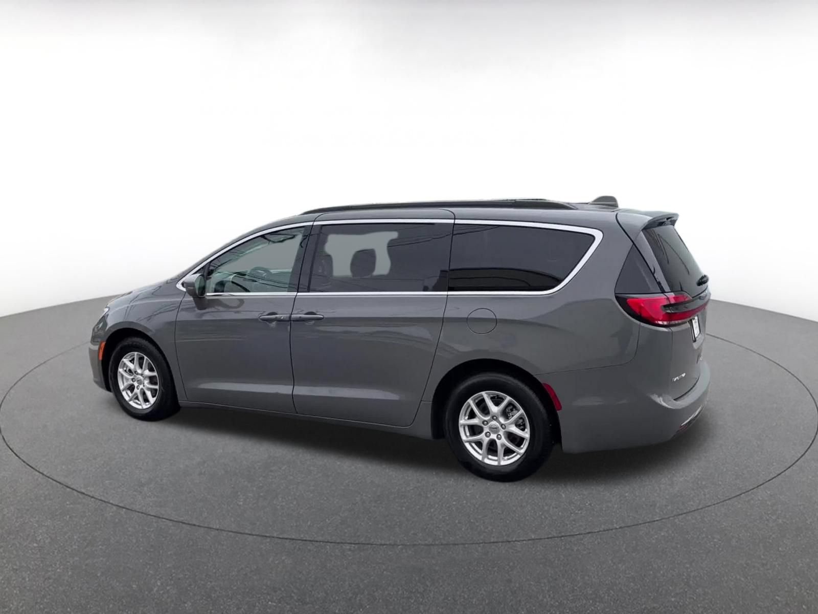 Thumbnail: 2022 Chrysler Pacifica - 10