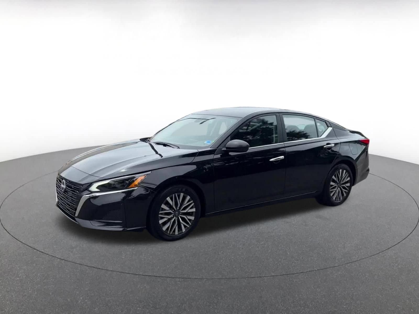 Thumbnail: 2025 Nissan Altima - 8