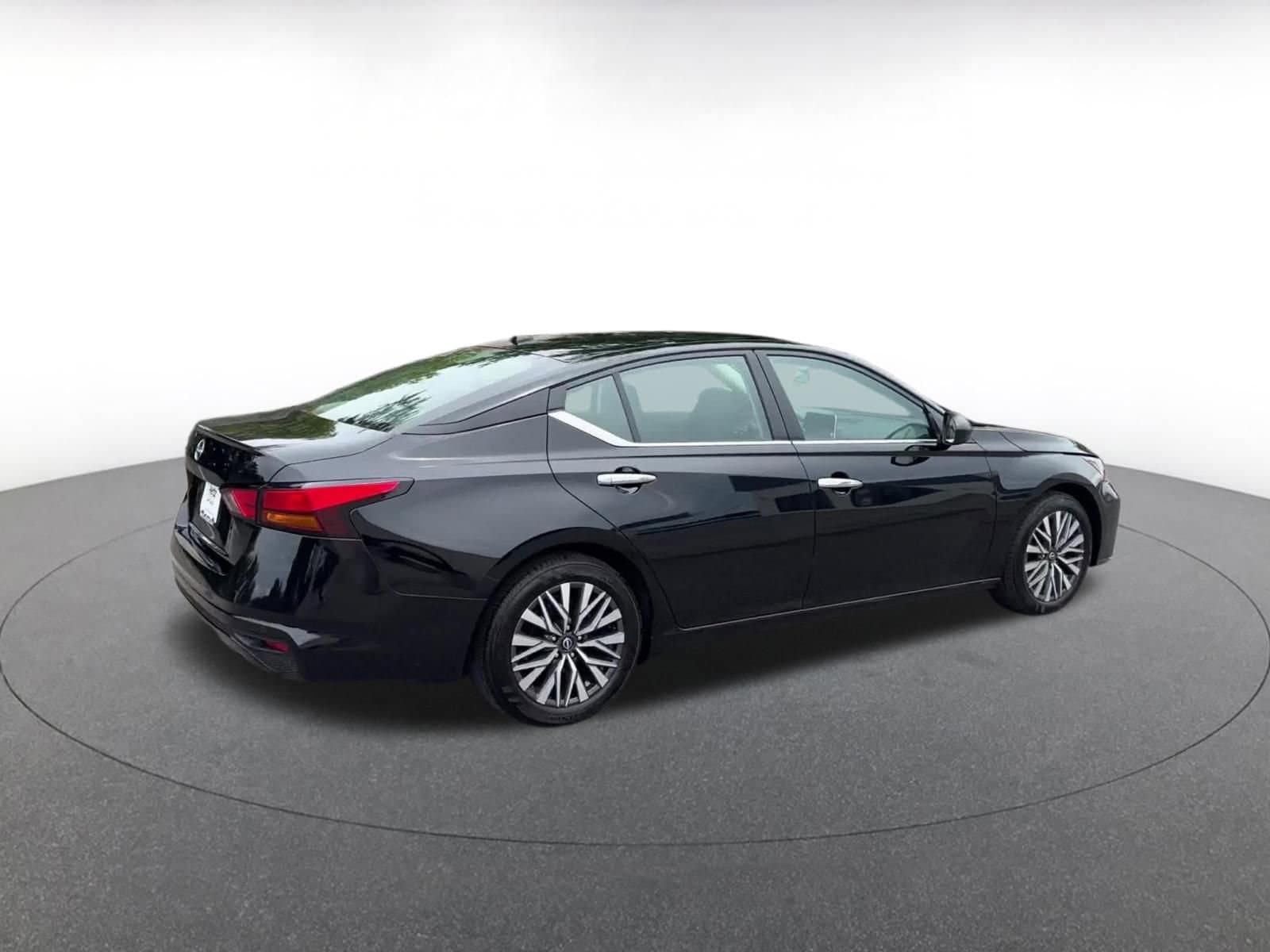 Thumbnail: 2025 Nissan Altima - 15
