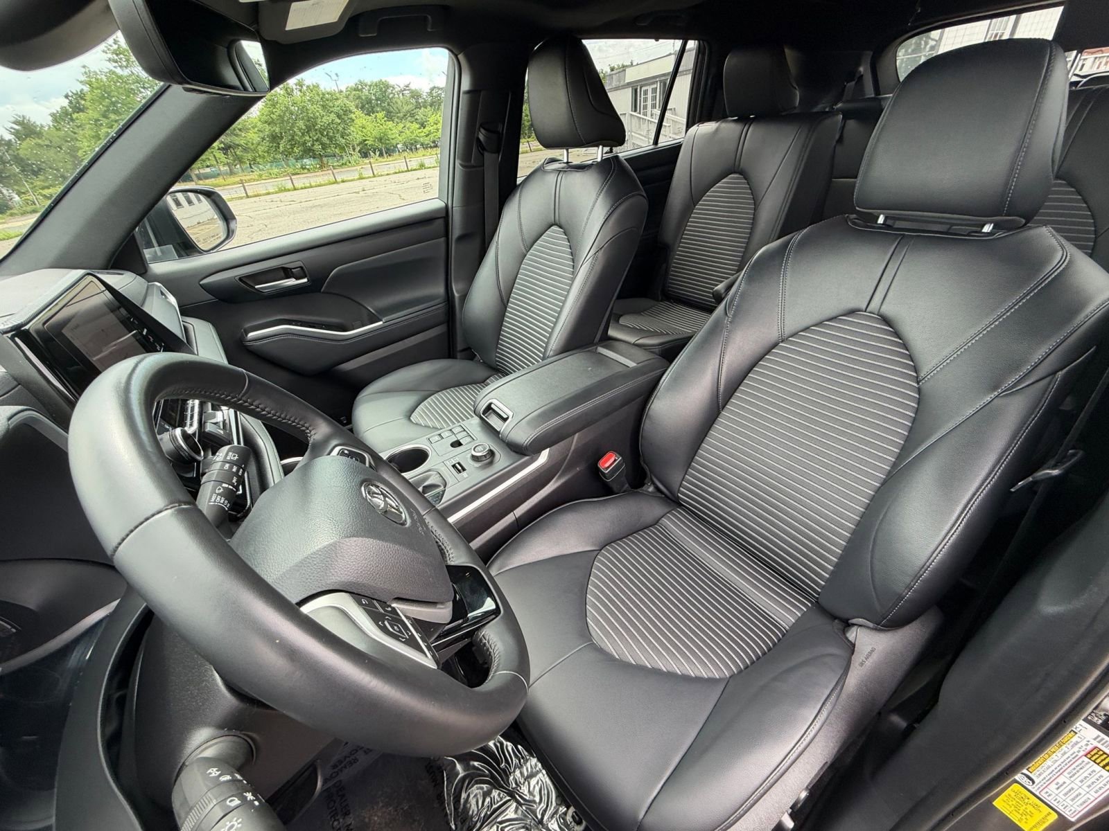 Thumbnail: 2025 Toyota Highlander - 30