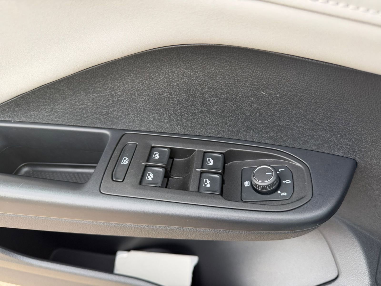 Thumbnail: 2025 Volkswagen Taos - 20