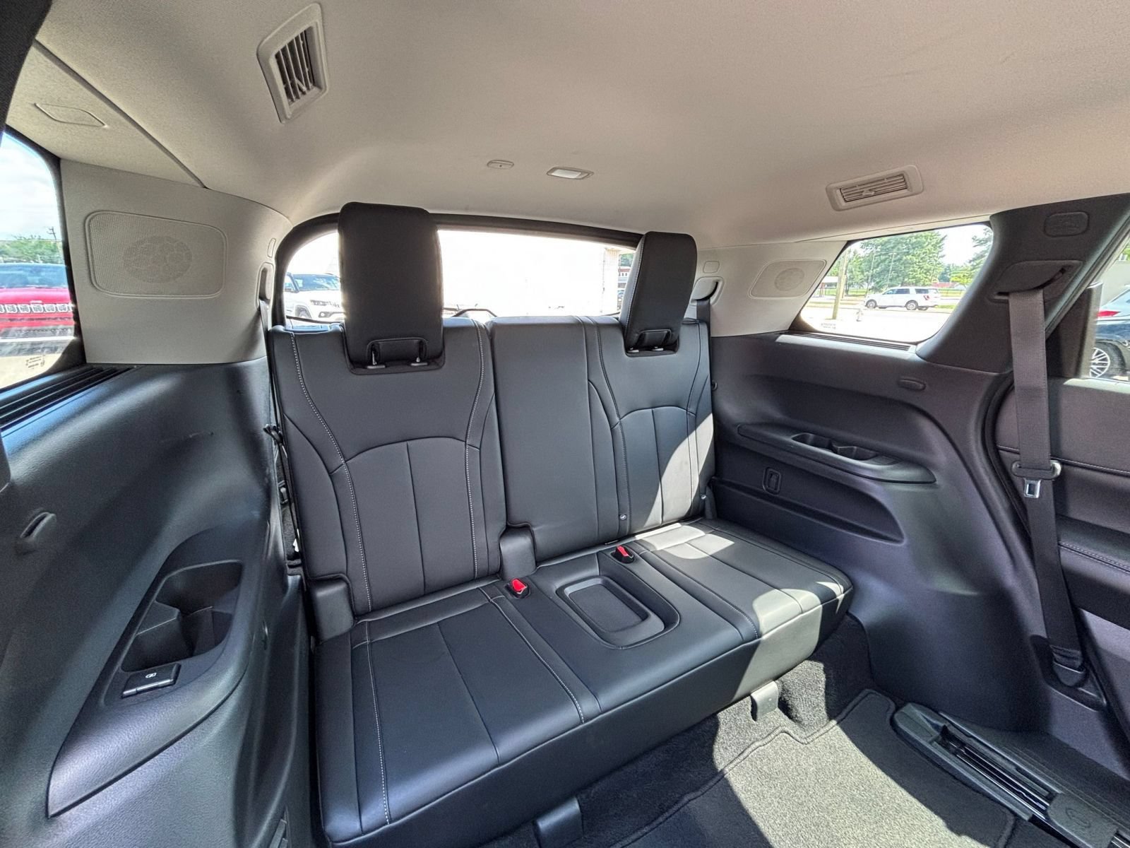 Thumbnail: 2026 INFINITI QX60 - 33
