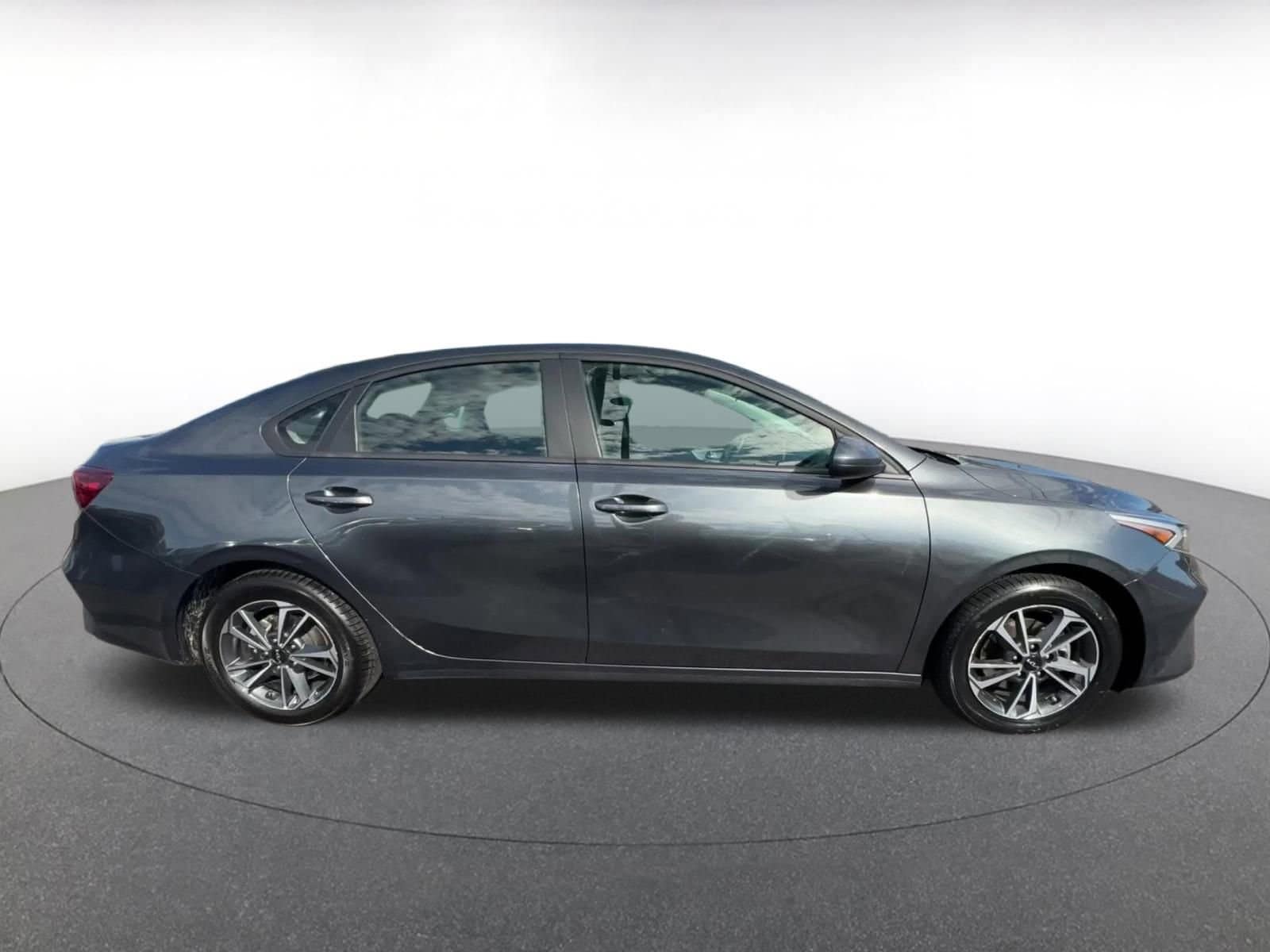 Thumbnail: 2024 Kia Forte - 16