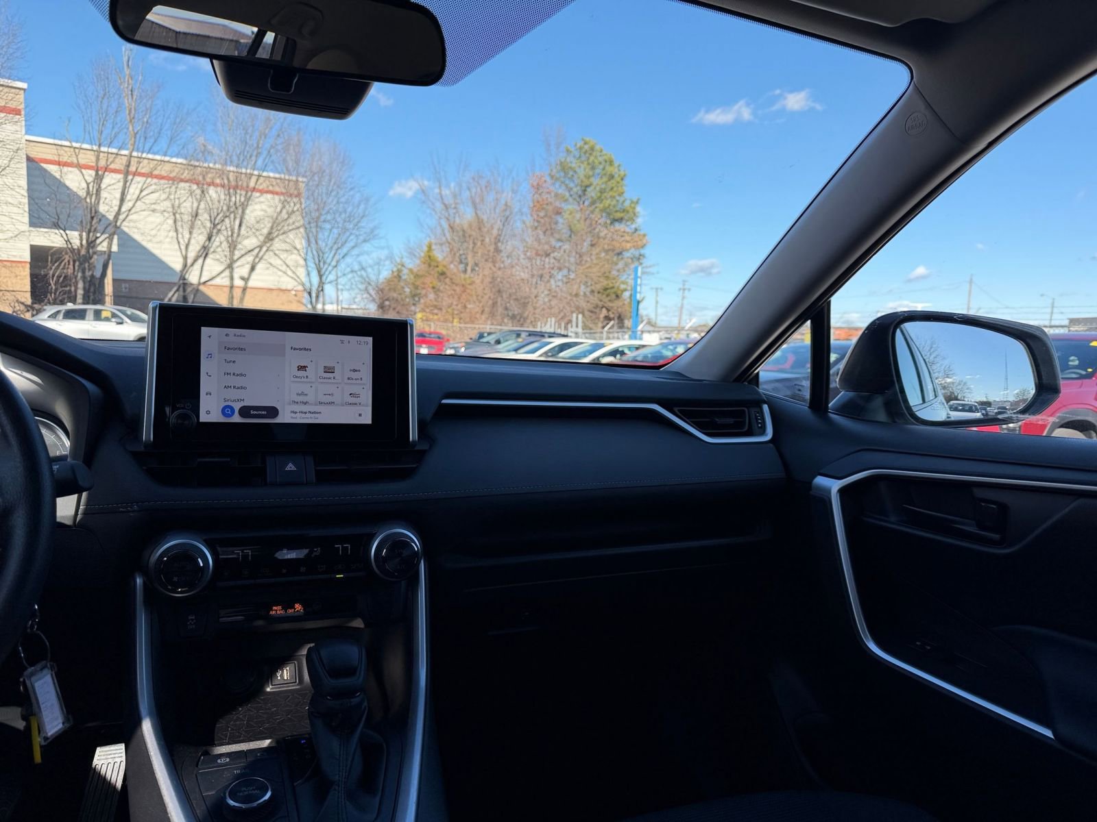 Thumbnail: 2025 Toyota RAV4 - 34