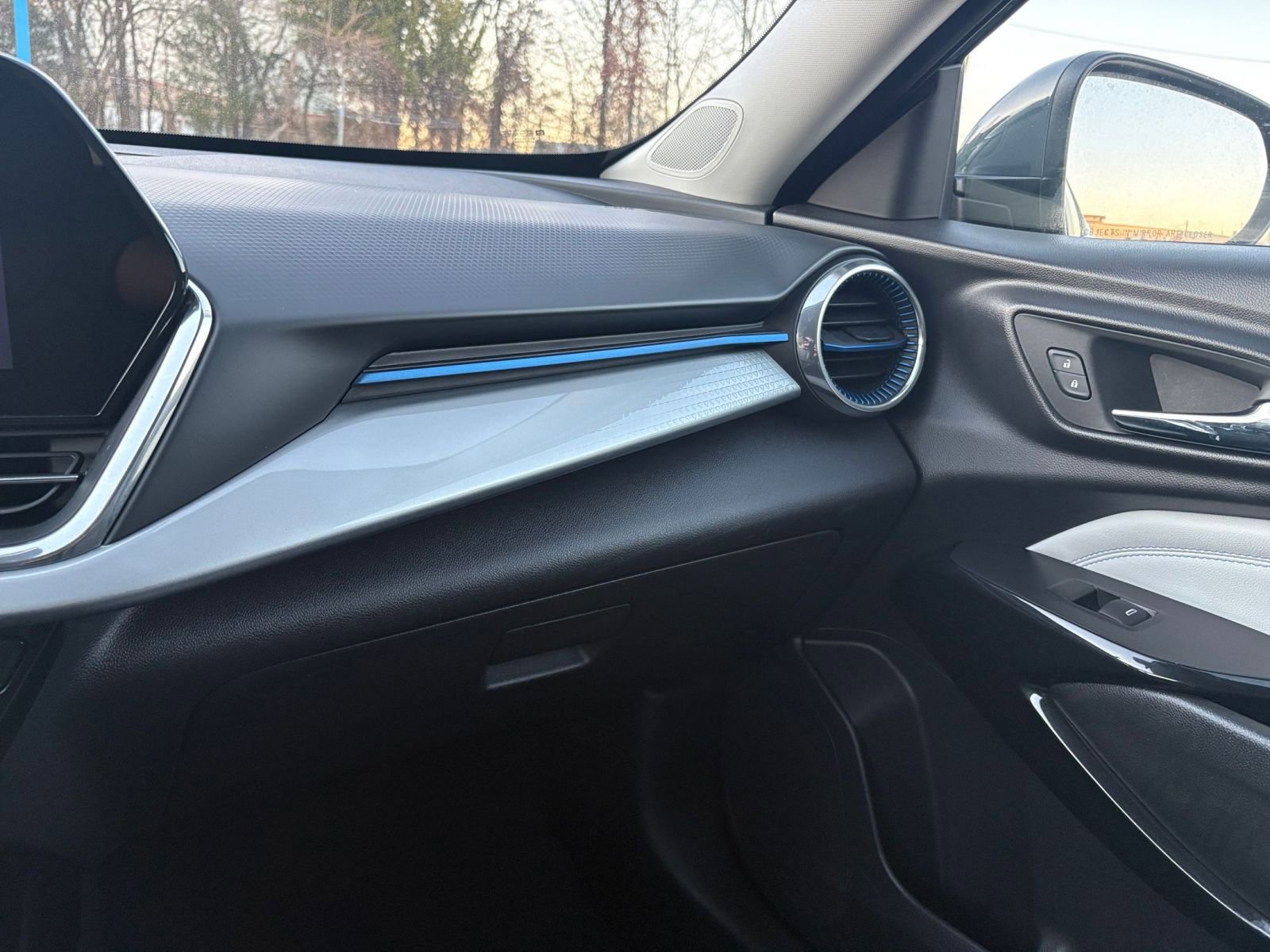 Thumbnail: 2025 Chevrolet Trax - 33