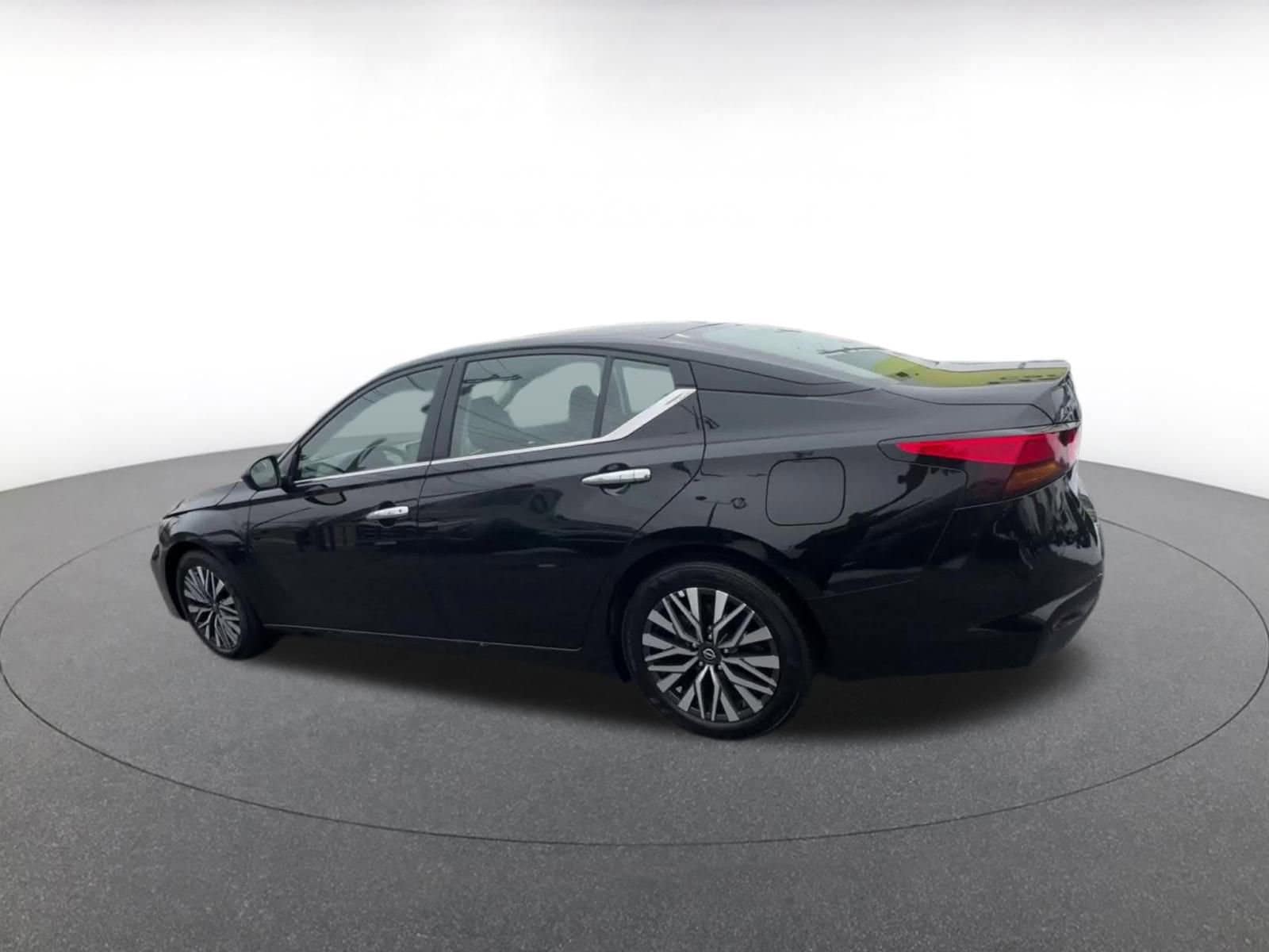 Thumbnail: 2025 Nissan Altima - 10