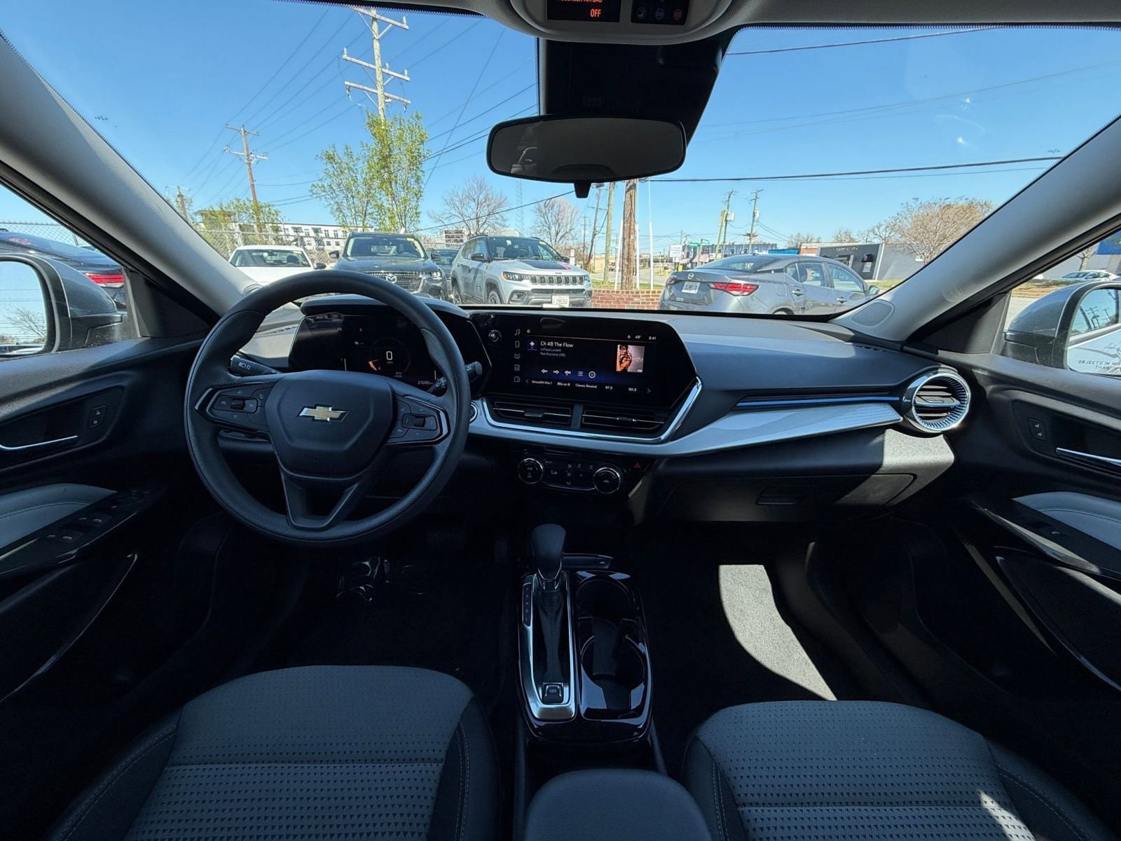 Thumbnail: 2025 Chevrolet Trax - 32