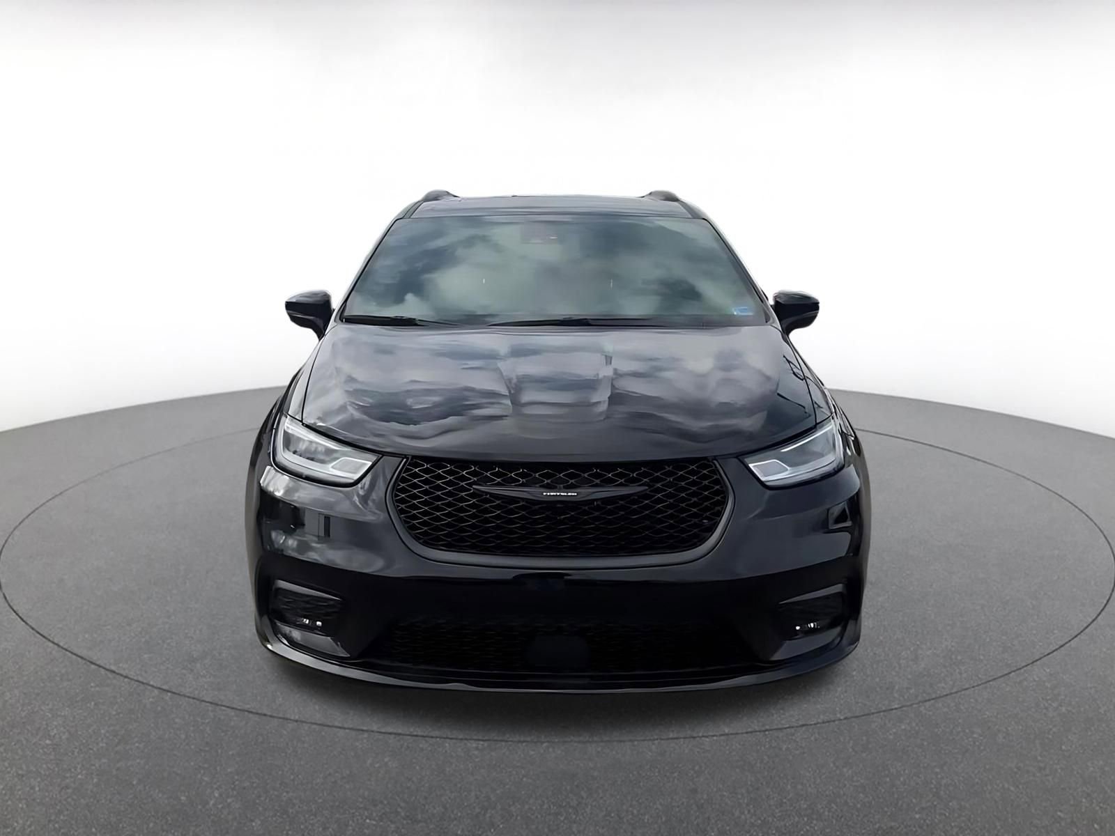 Thumbnail: 2025 Chrysler Pacifica - 4