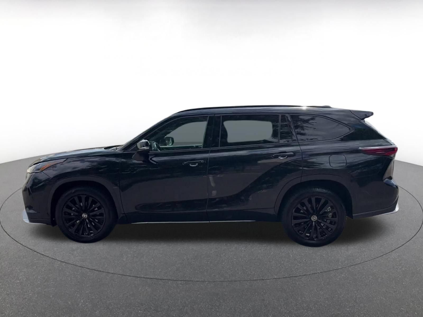 Thumbnail: 2024 Toyota Highlander - 9
