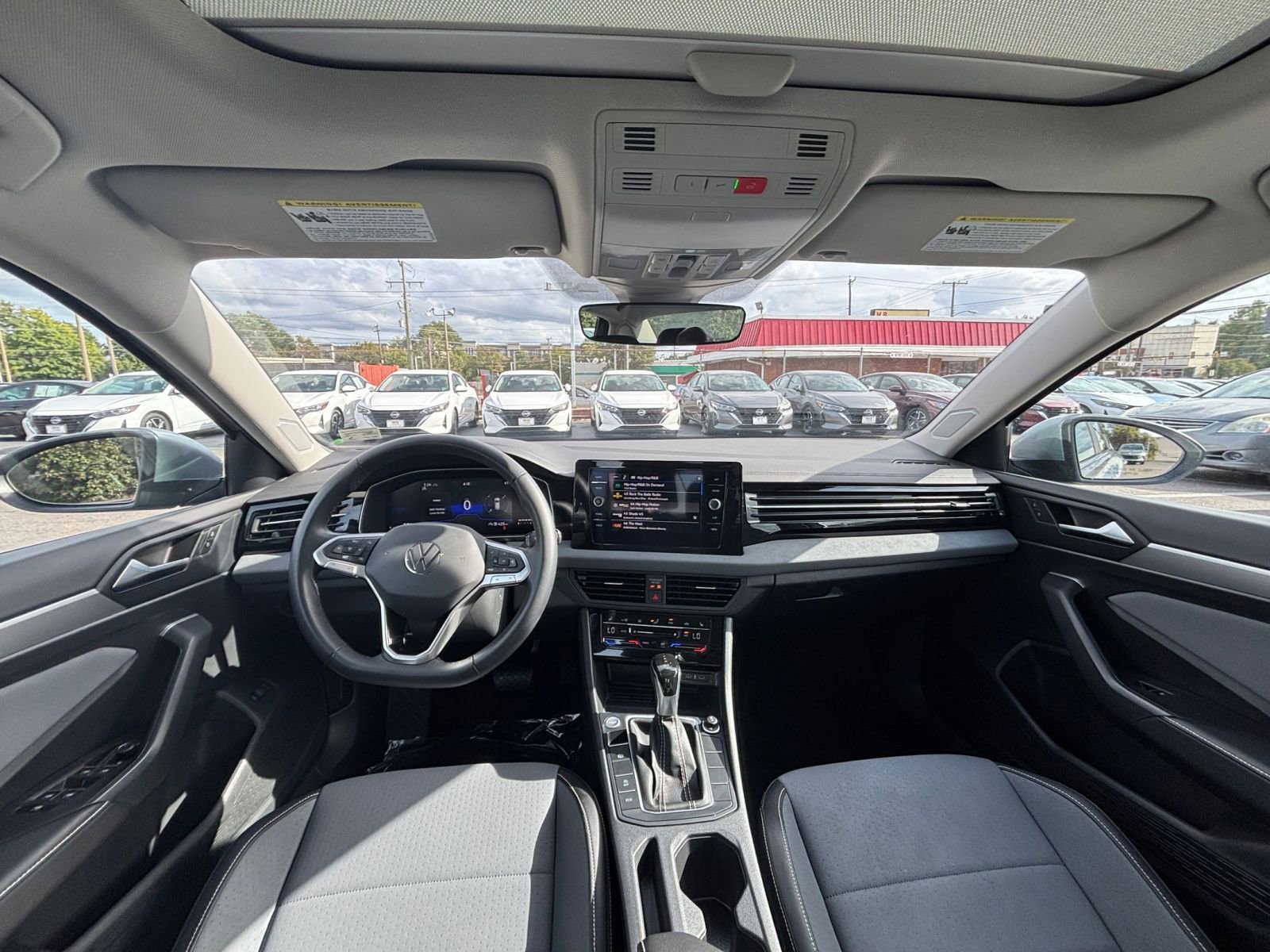 Thumbnail: 2025 Volkswagen Jetta - 32