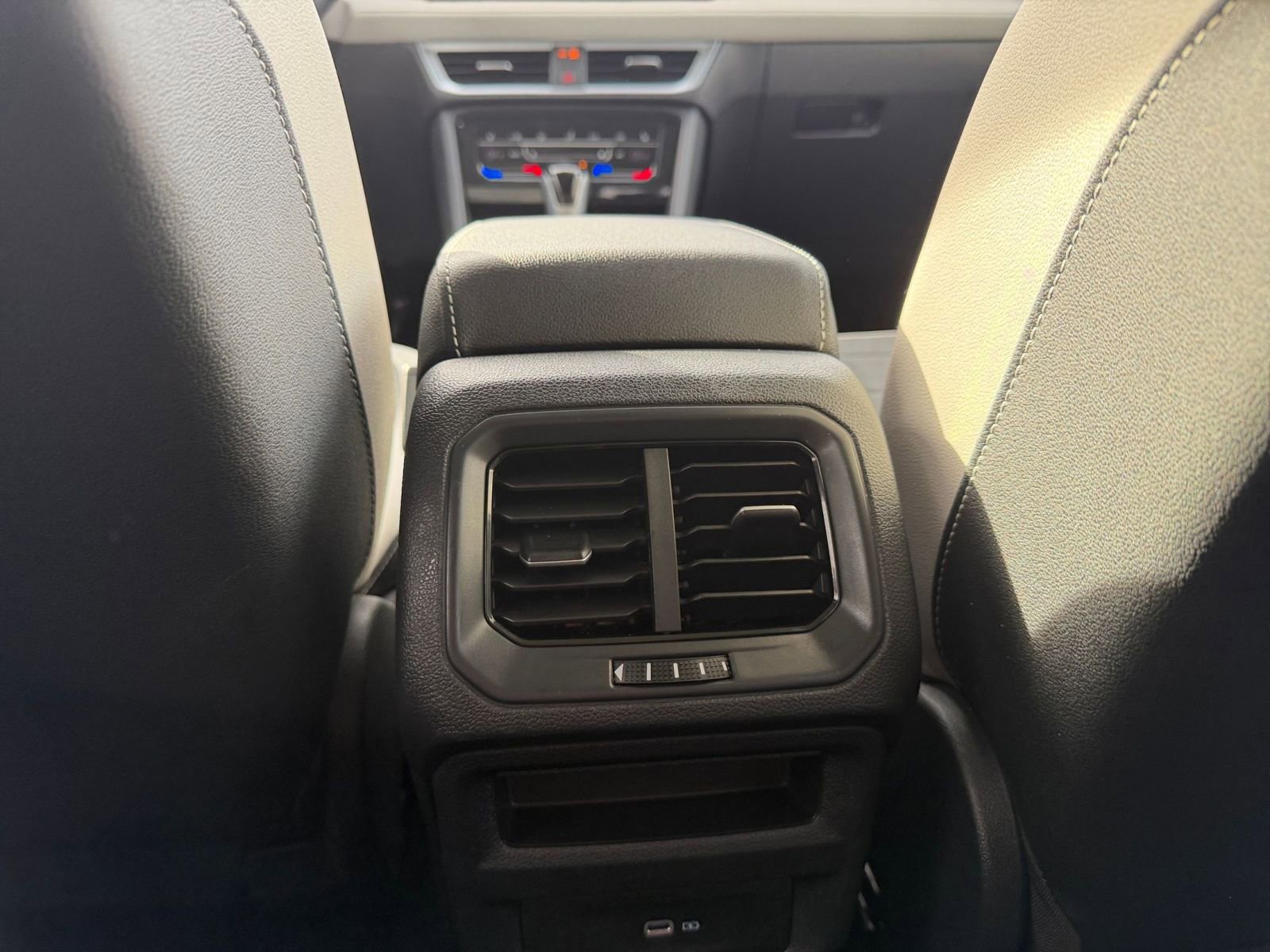 Thumbnail: 2025 Volkswagen Taos - 24