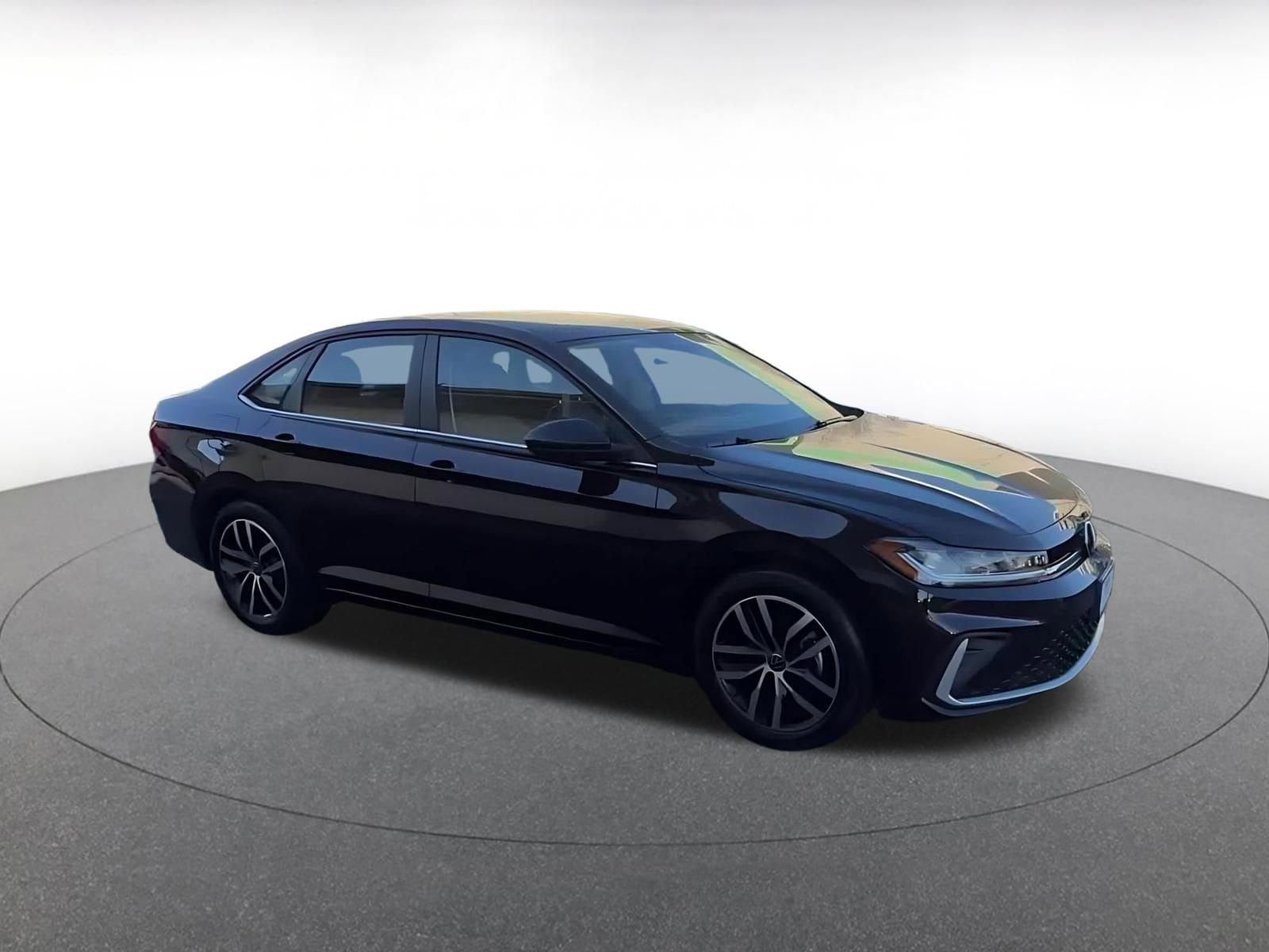 Thumbnail: 2025 Volkswagen Jetta - 2