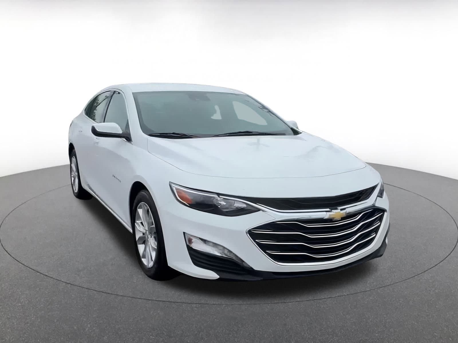 Thumbnail: 2023 Chevrolet Malibu - 3