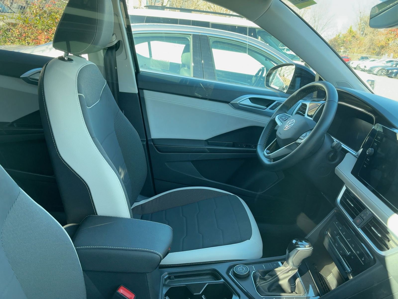 Thumbnail: 2025 Volkswagen Taos - 9